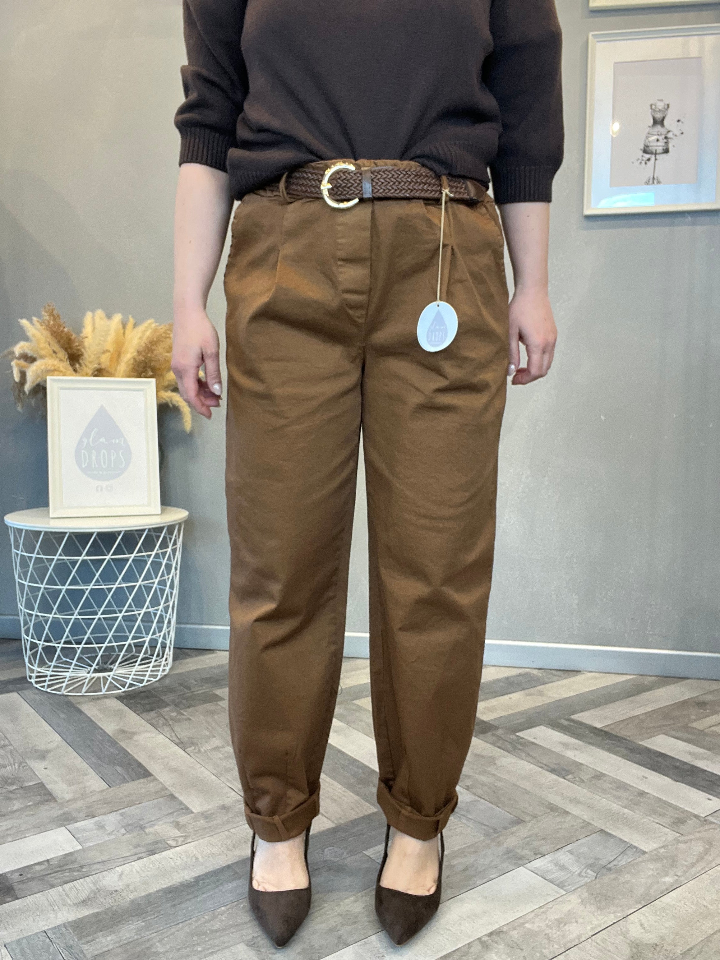 Pantalone carrot cioccolato con cintura