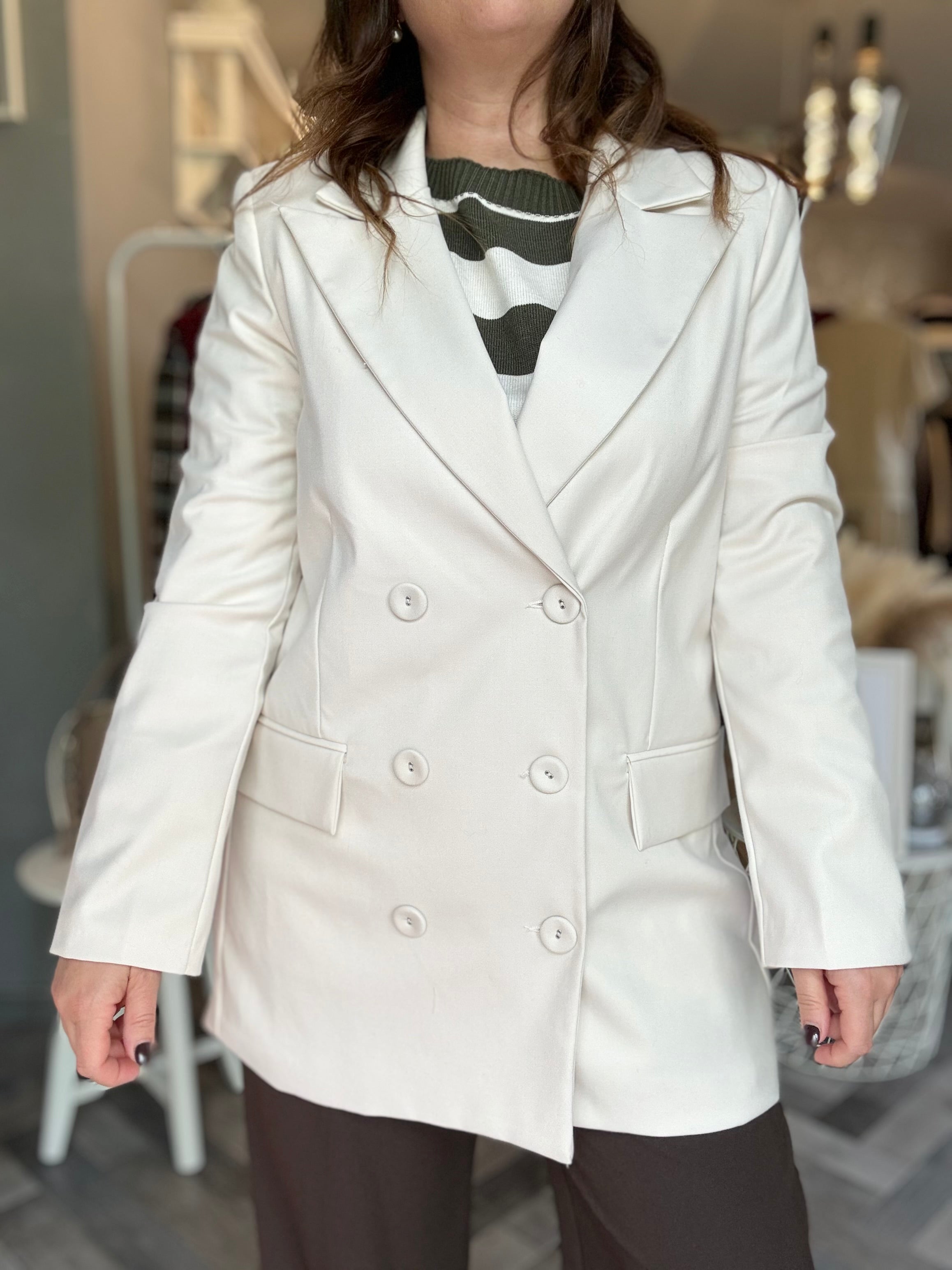 The Lulù blazer con gonnellino