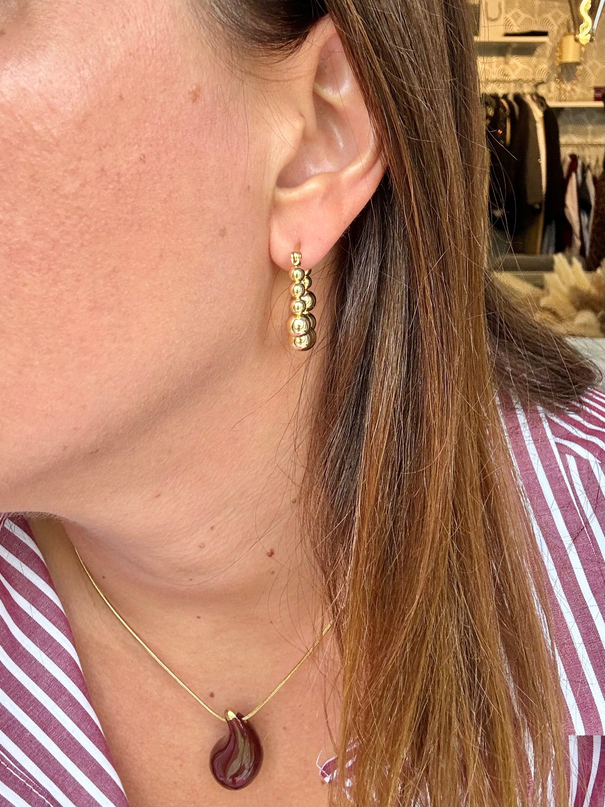 Orecchini cerchio ovale sfere