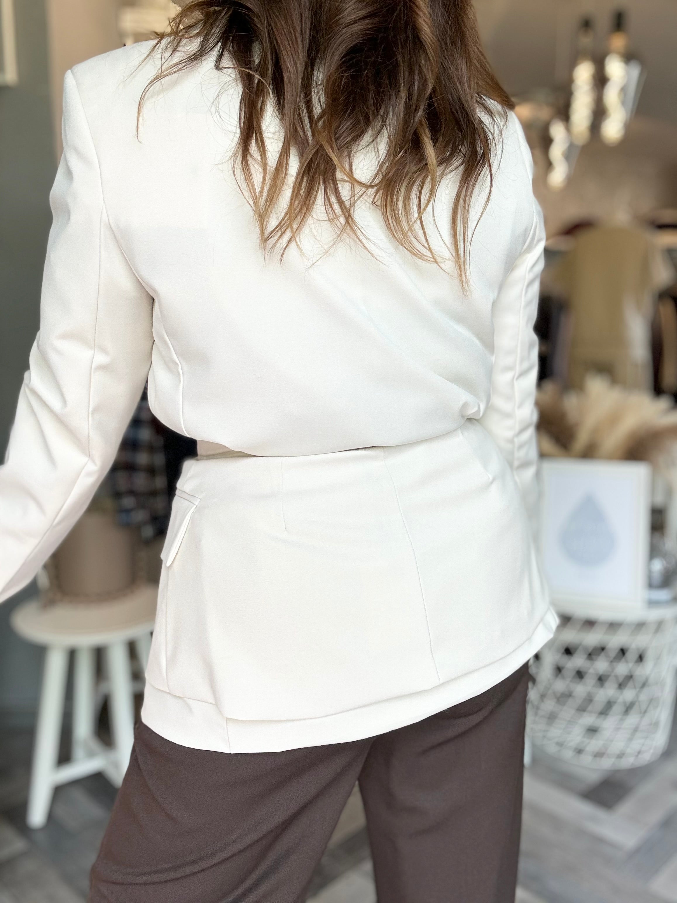 The Lulù blazer con gonnellino