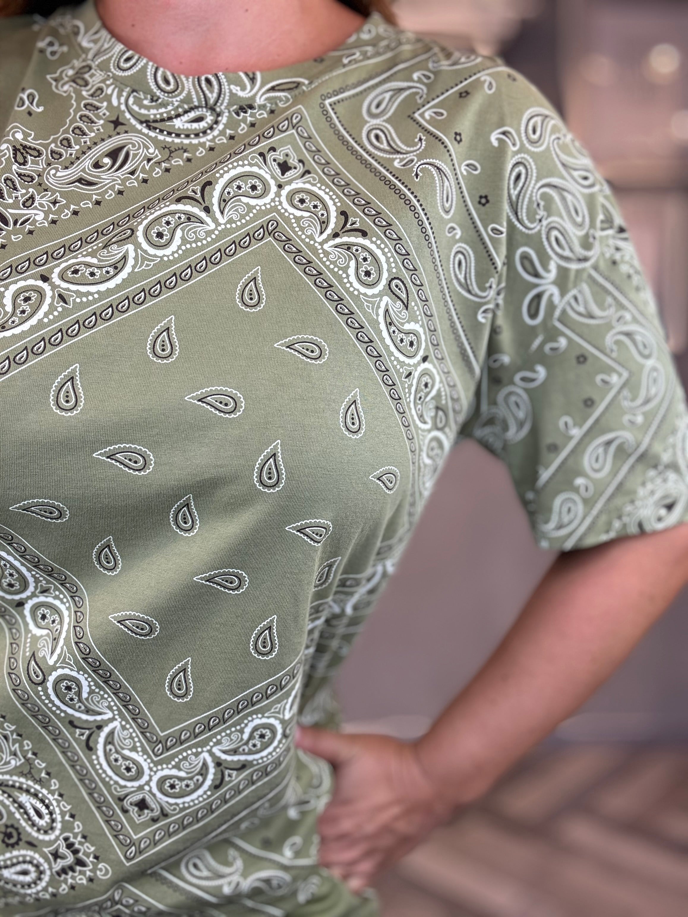 Lumina t-shirt paisley bandana