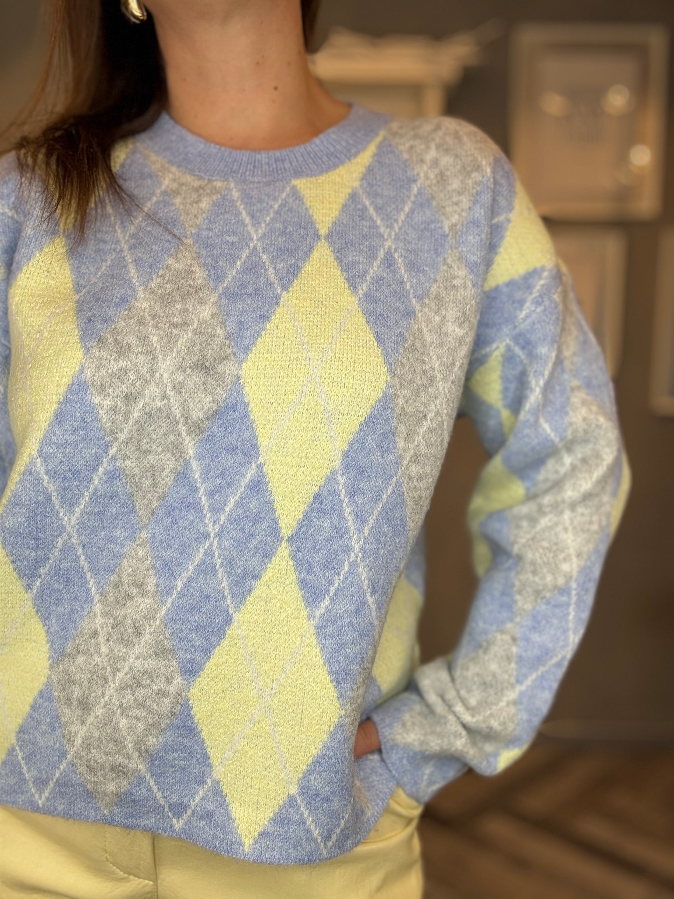 Maglione celeste con rombi