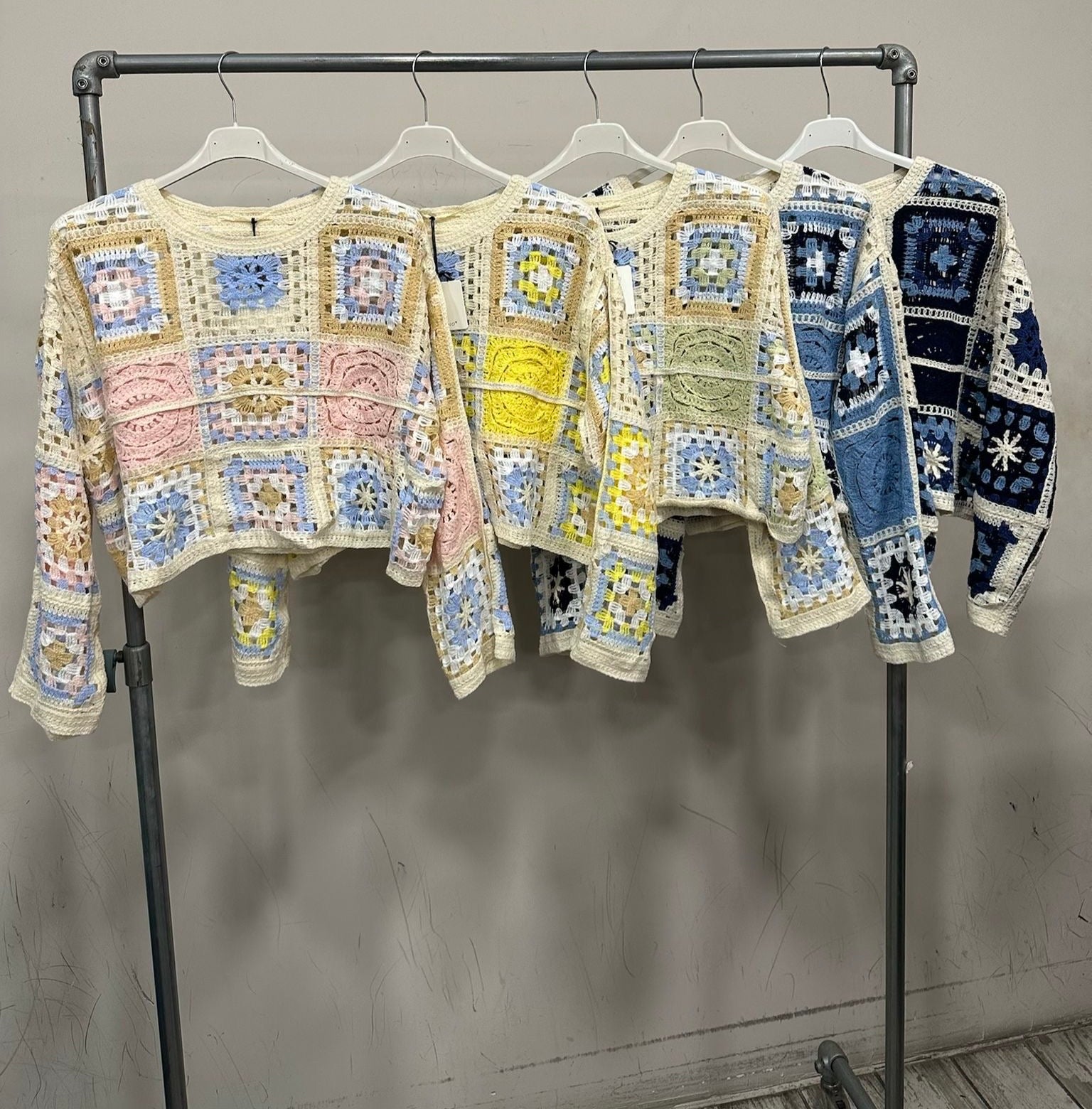 Maglia crochet blu