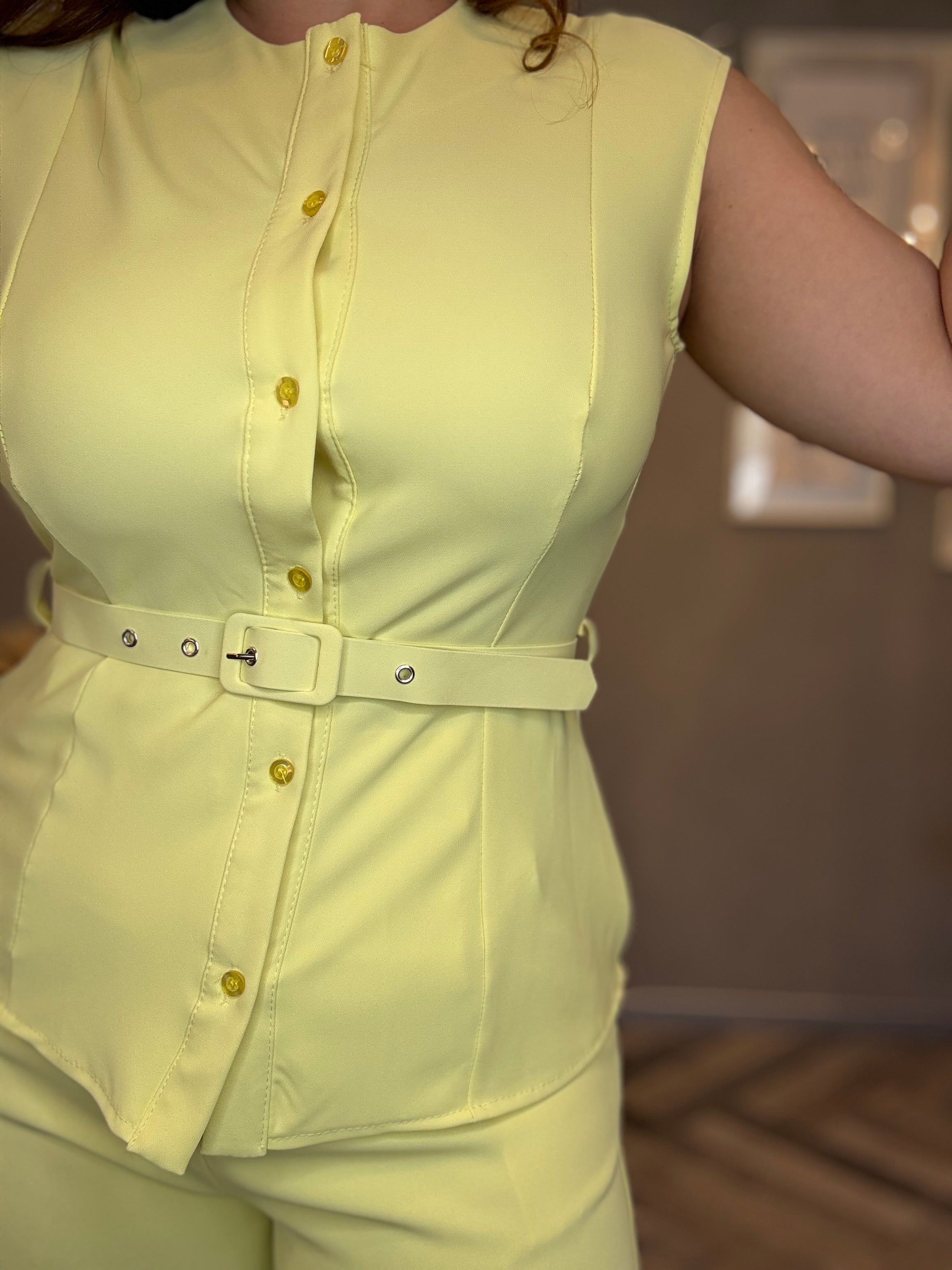 Coordinato smanicato con pantalone palazzo