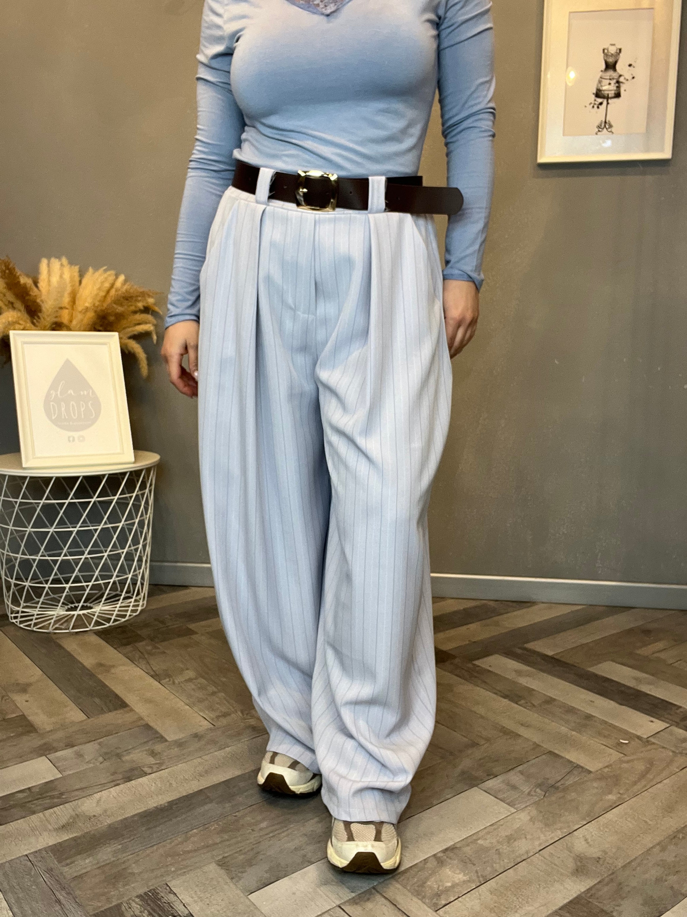 Tailleur a righe celeste polvere