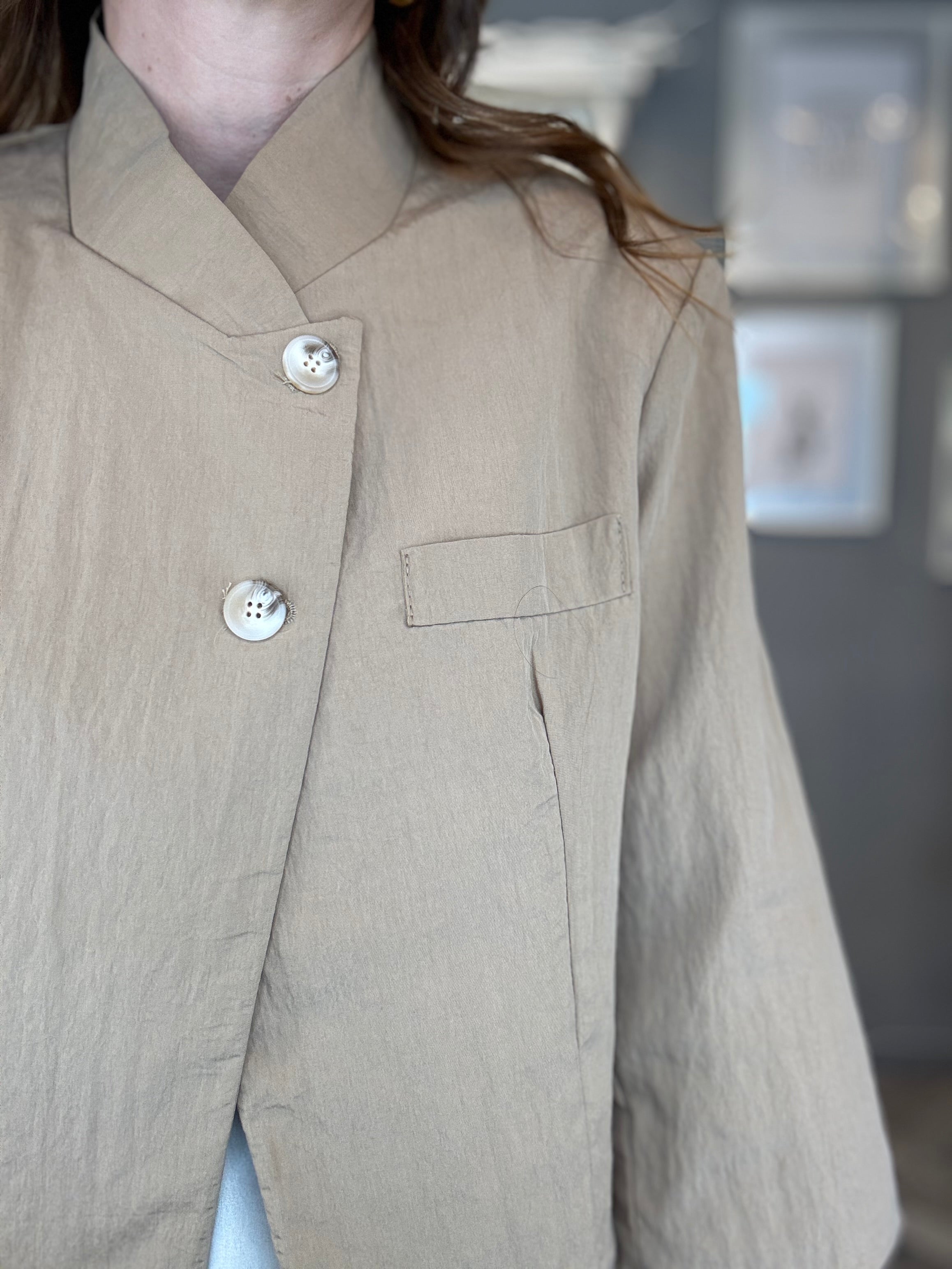 Giacca collo incrociato beige