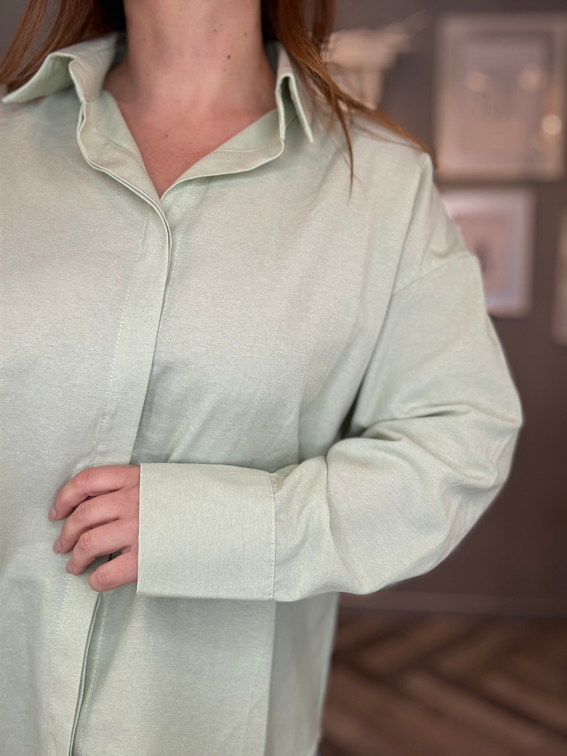 Camicia soft touch over verde mela