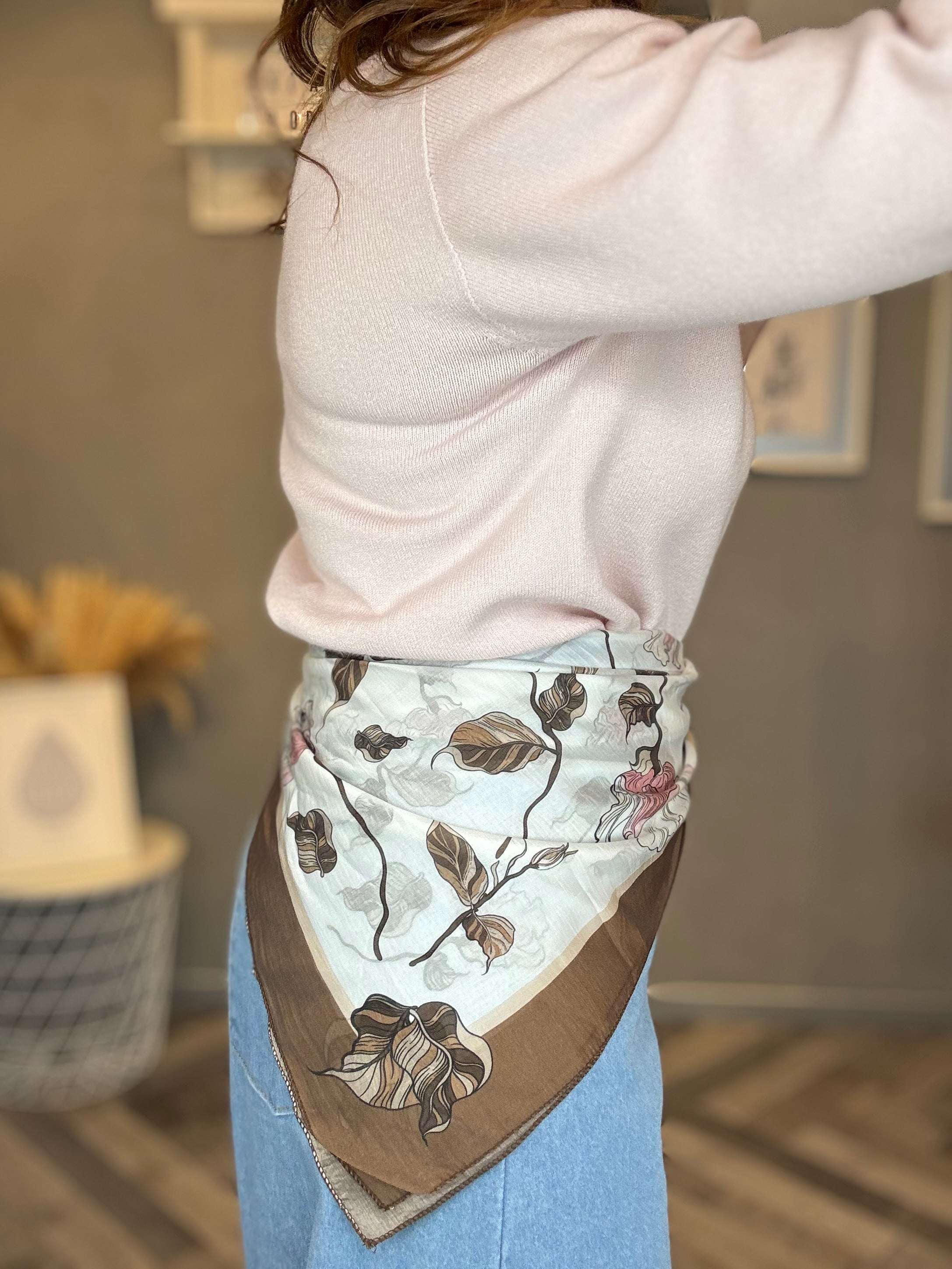 Foulard cioccolato stampa fiori