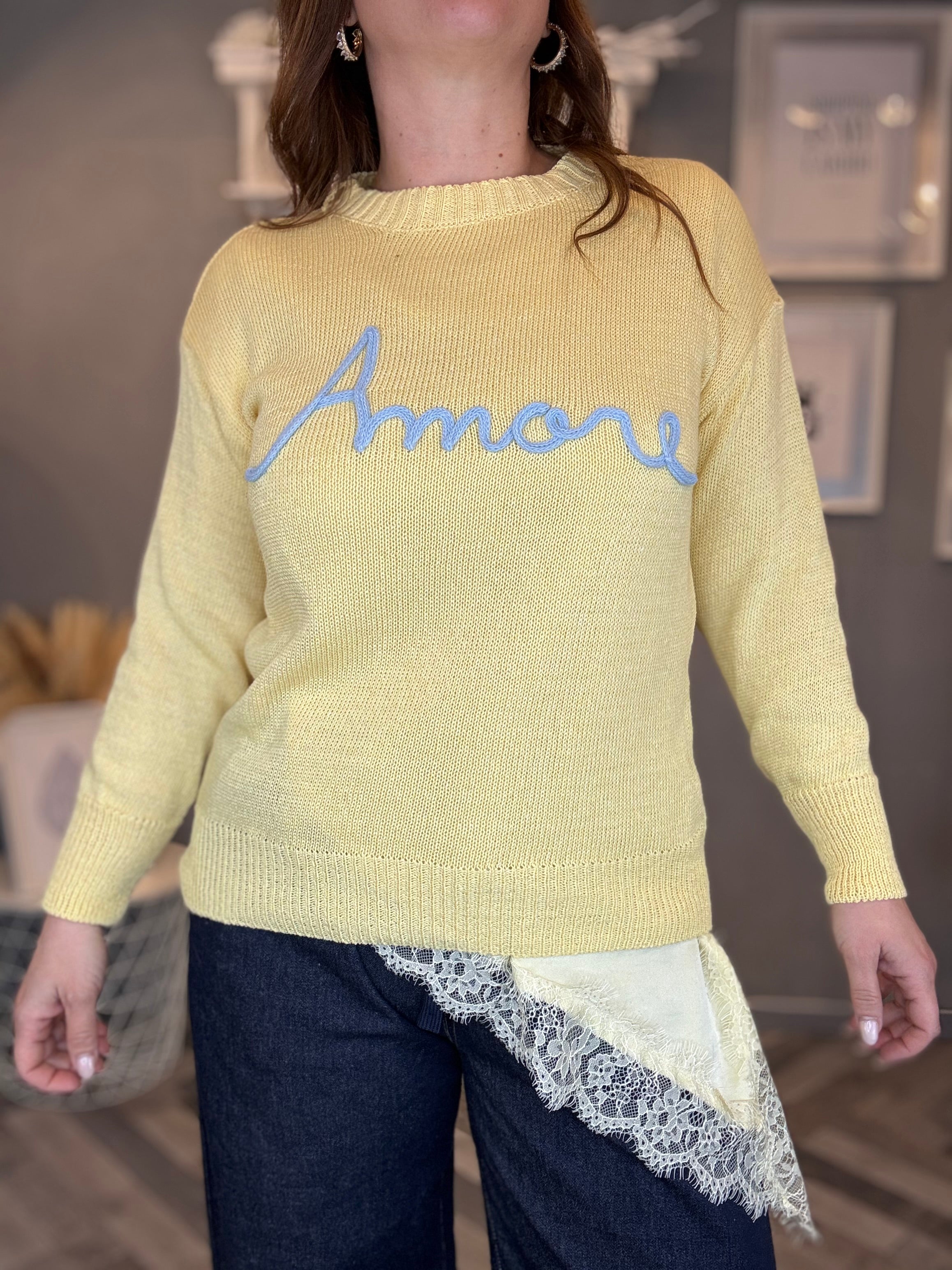 Blusa satin con pizzo giallo pastello