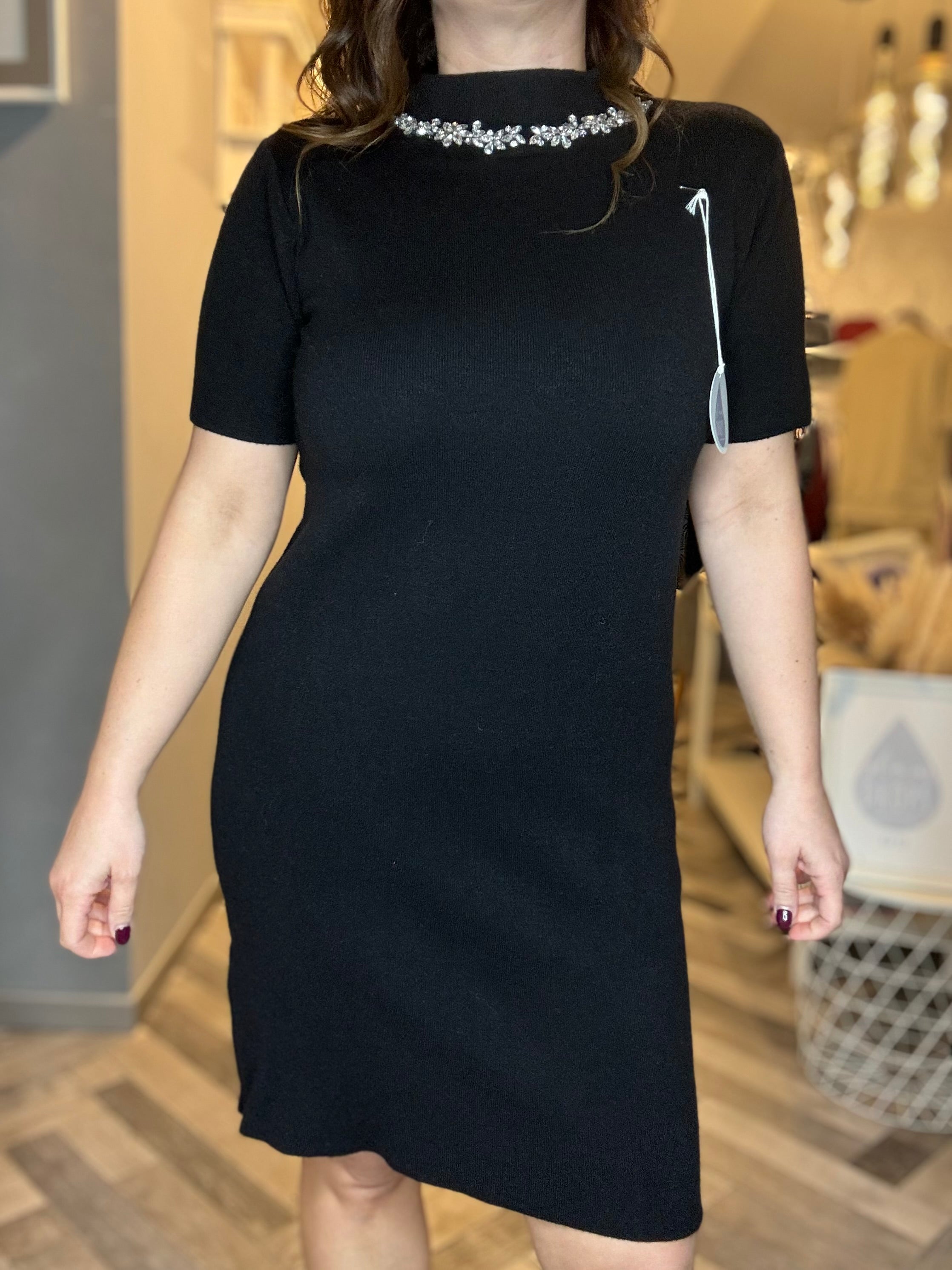 Abito punto Milano cabochon al collo