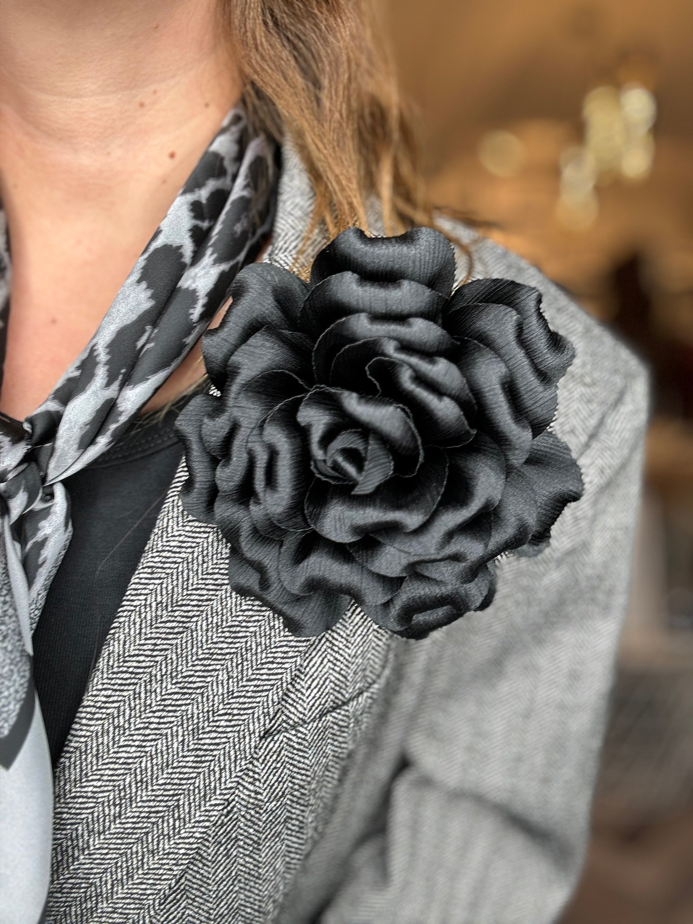 Spilla fiore in satin