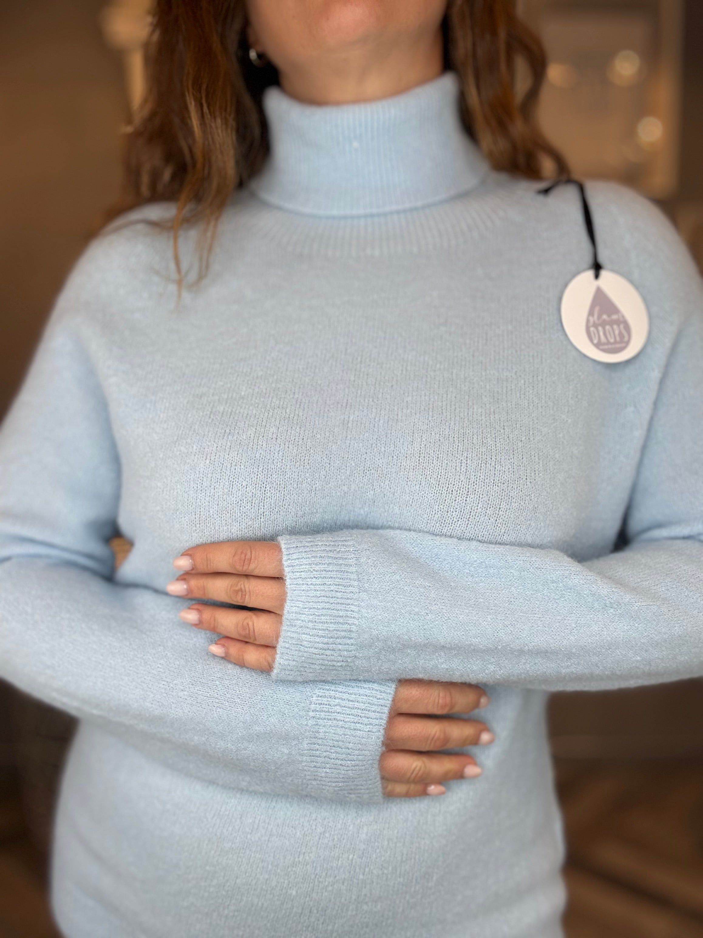 Maglione collo alto celeste