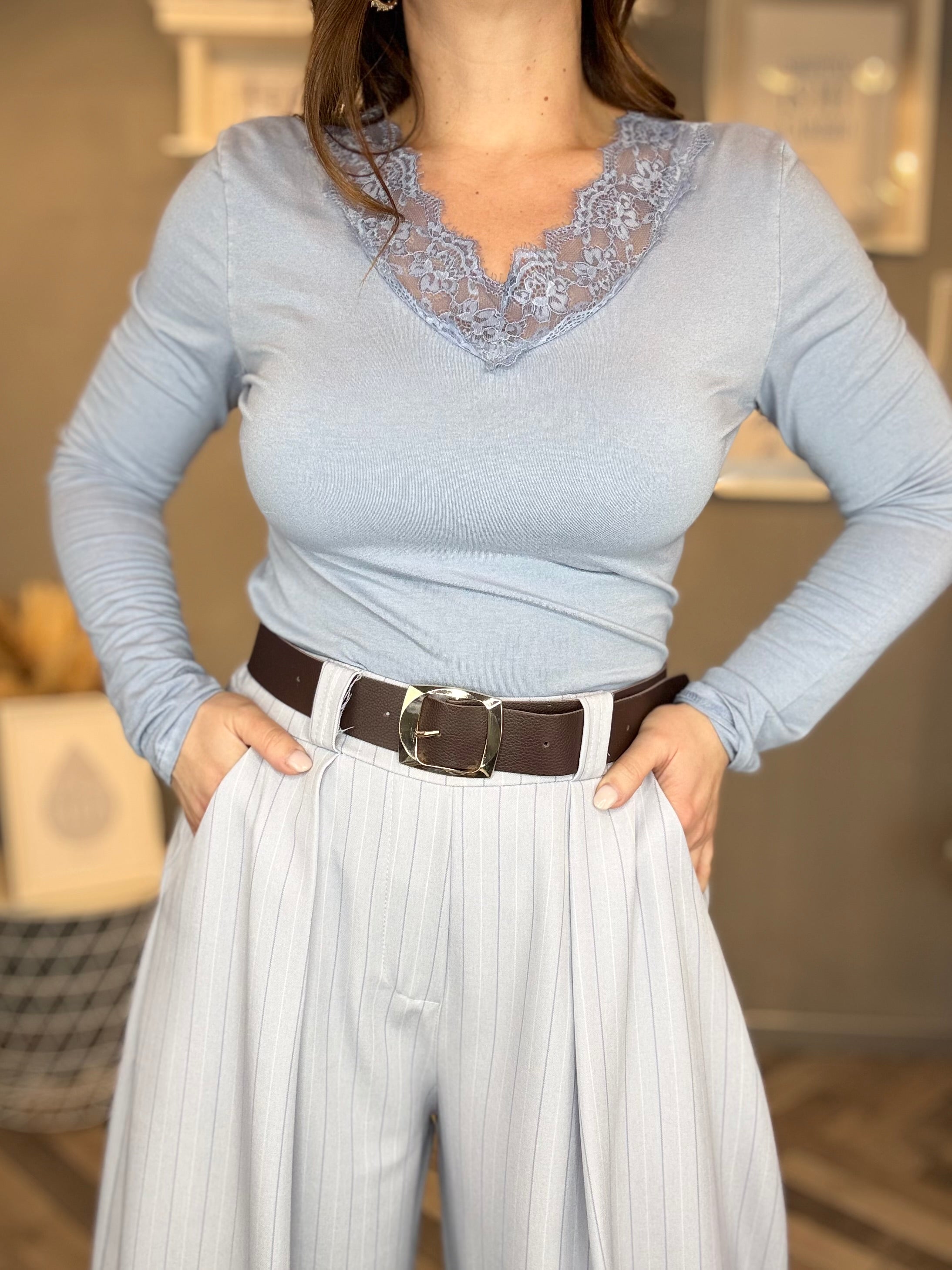 Tailleur a righe celeste polvere