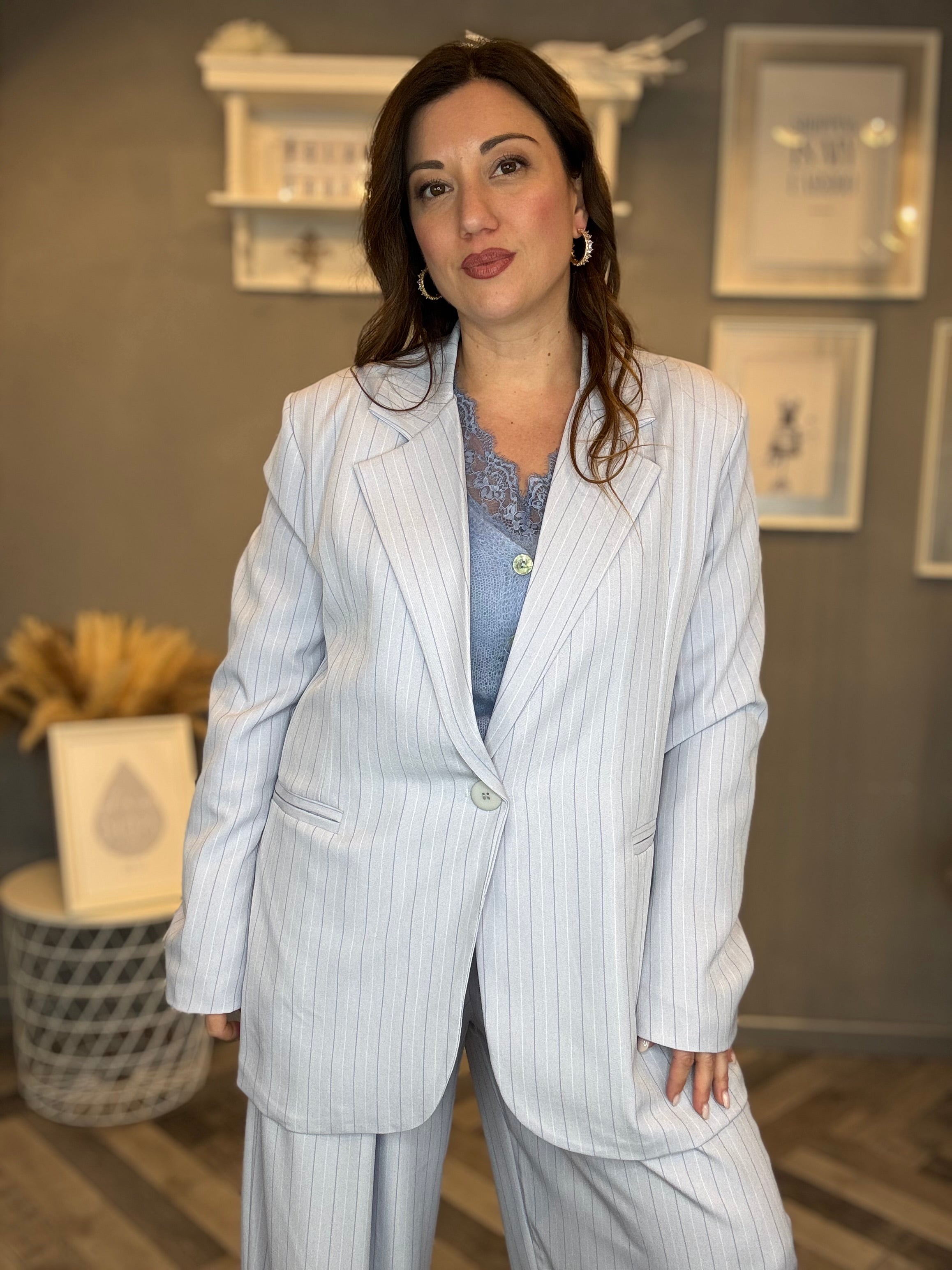 Tailleur a righe celeste polvere