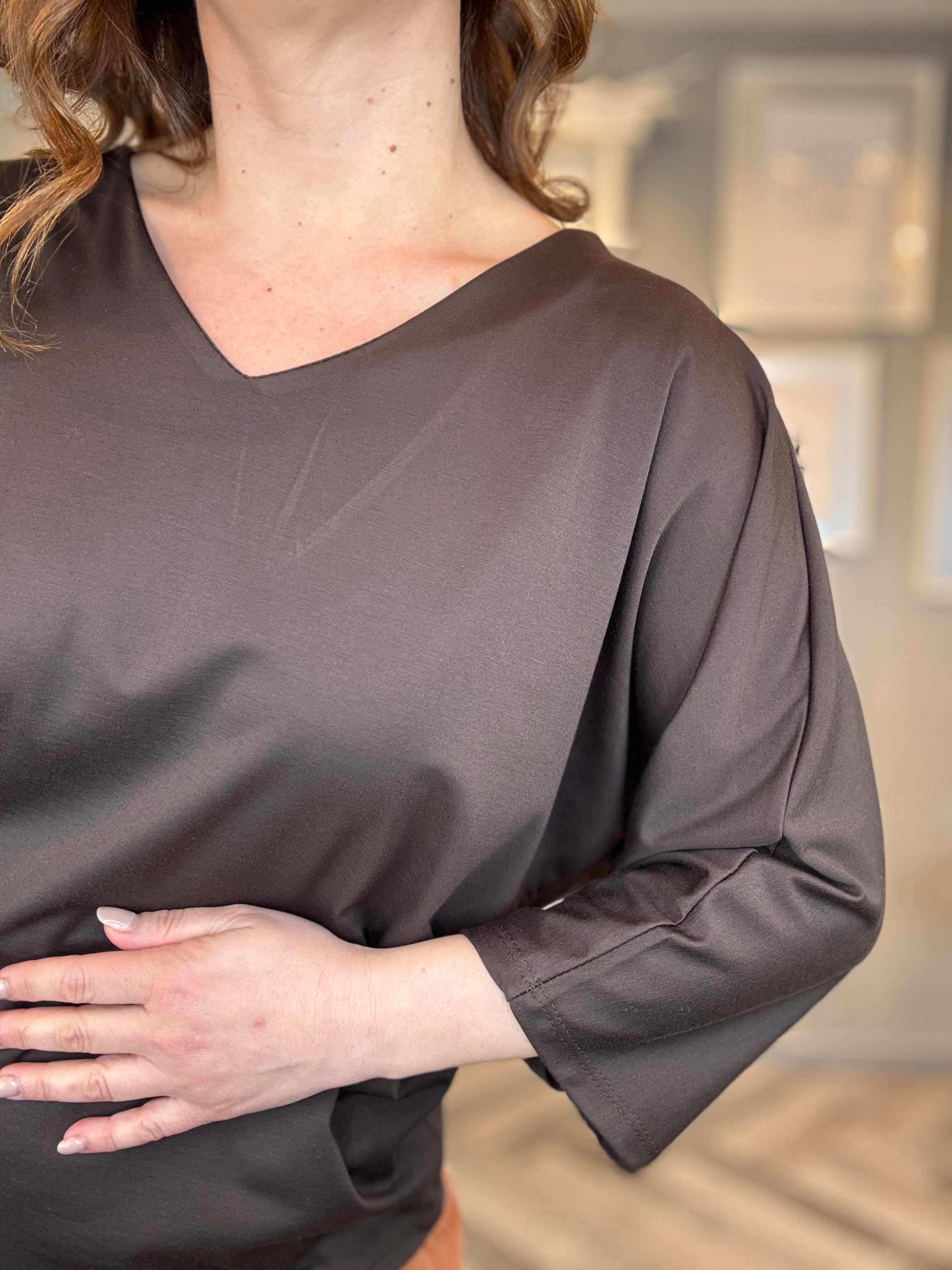 Maglia con fiocco sul retro moro