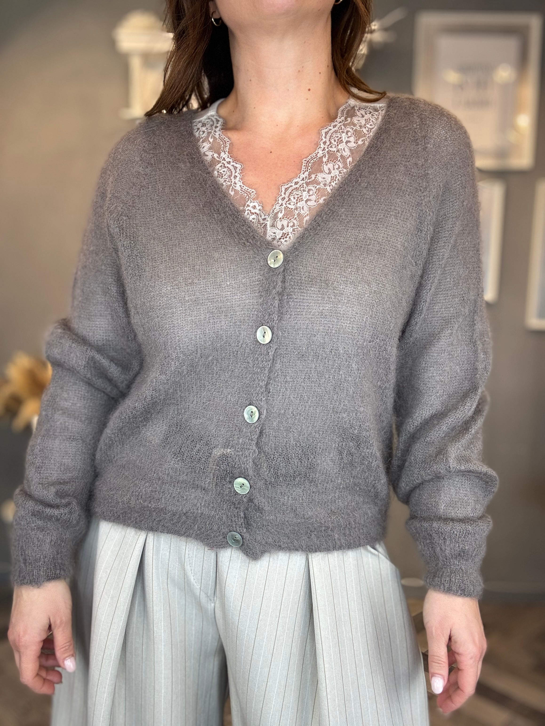 T-shirt in viscosa con pizzo