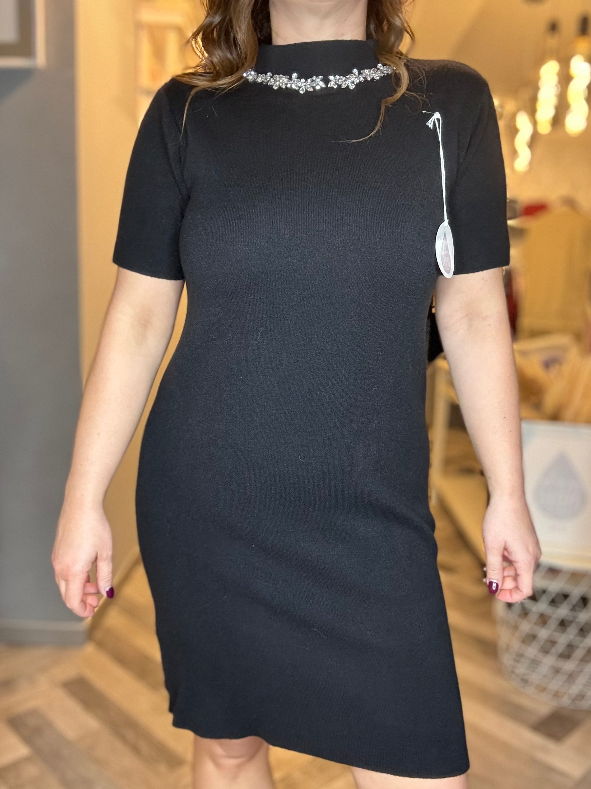 Abito punto Milano cabochon al collo