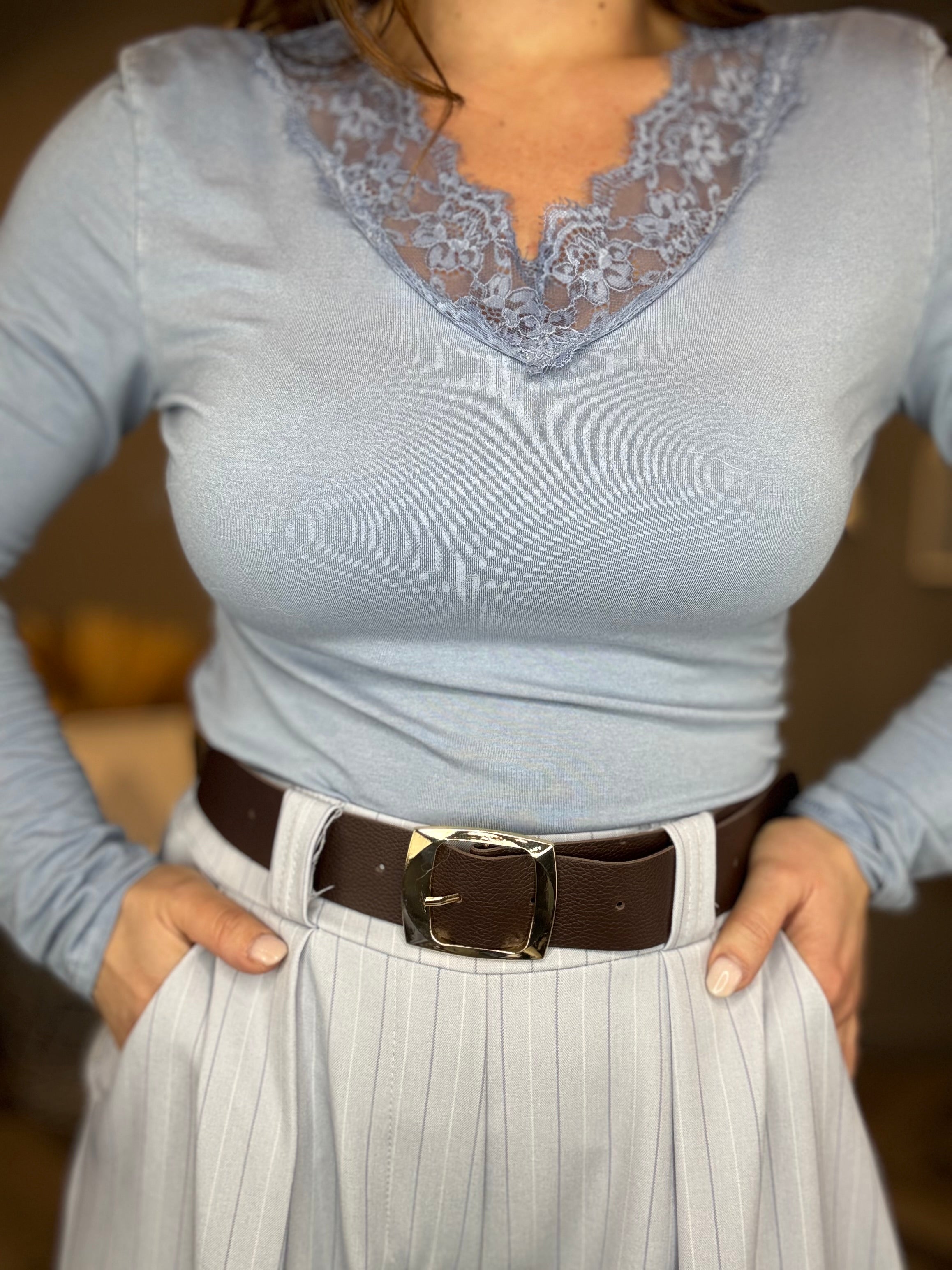 Tailleur a righe celeste polvere