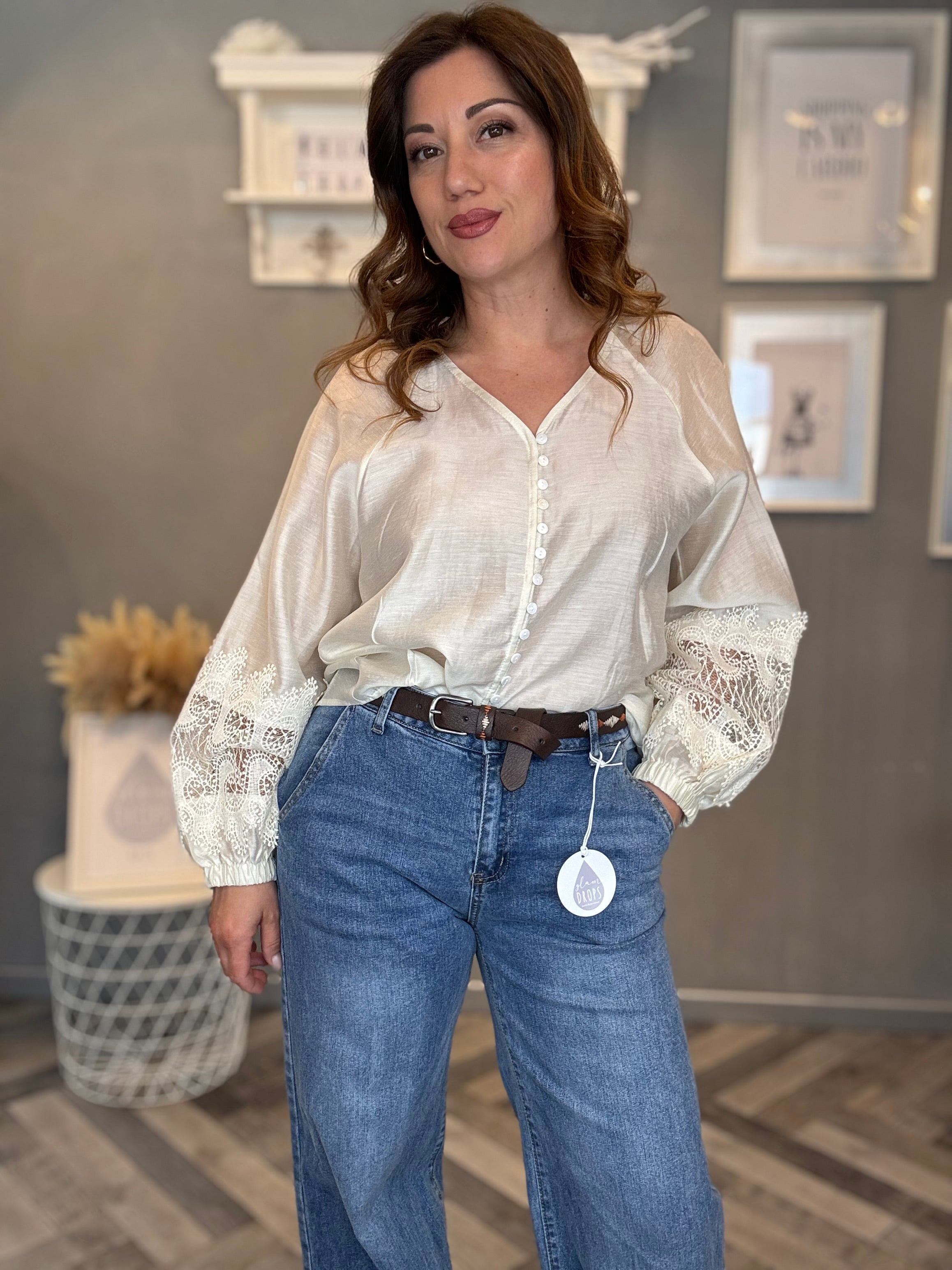 Jeans con cintura ricamata