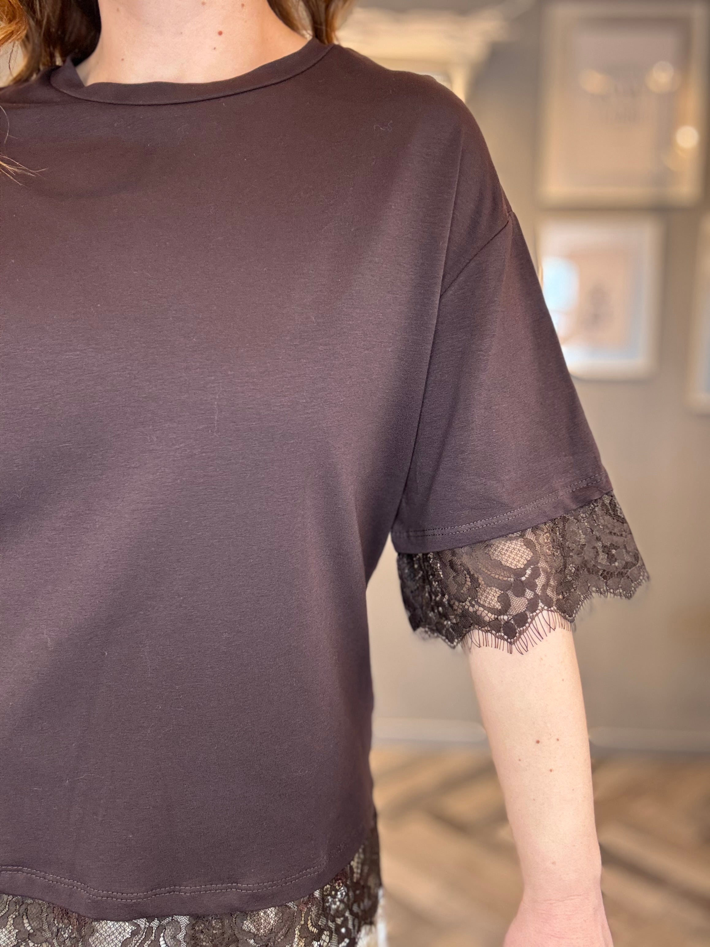 T-shirt cioccolato pizzo all over