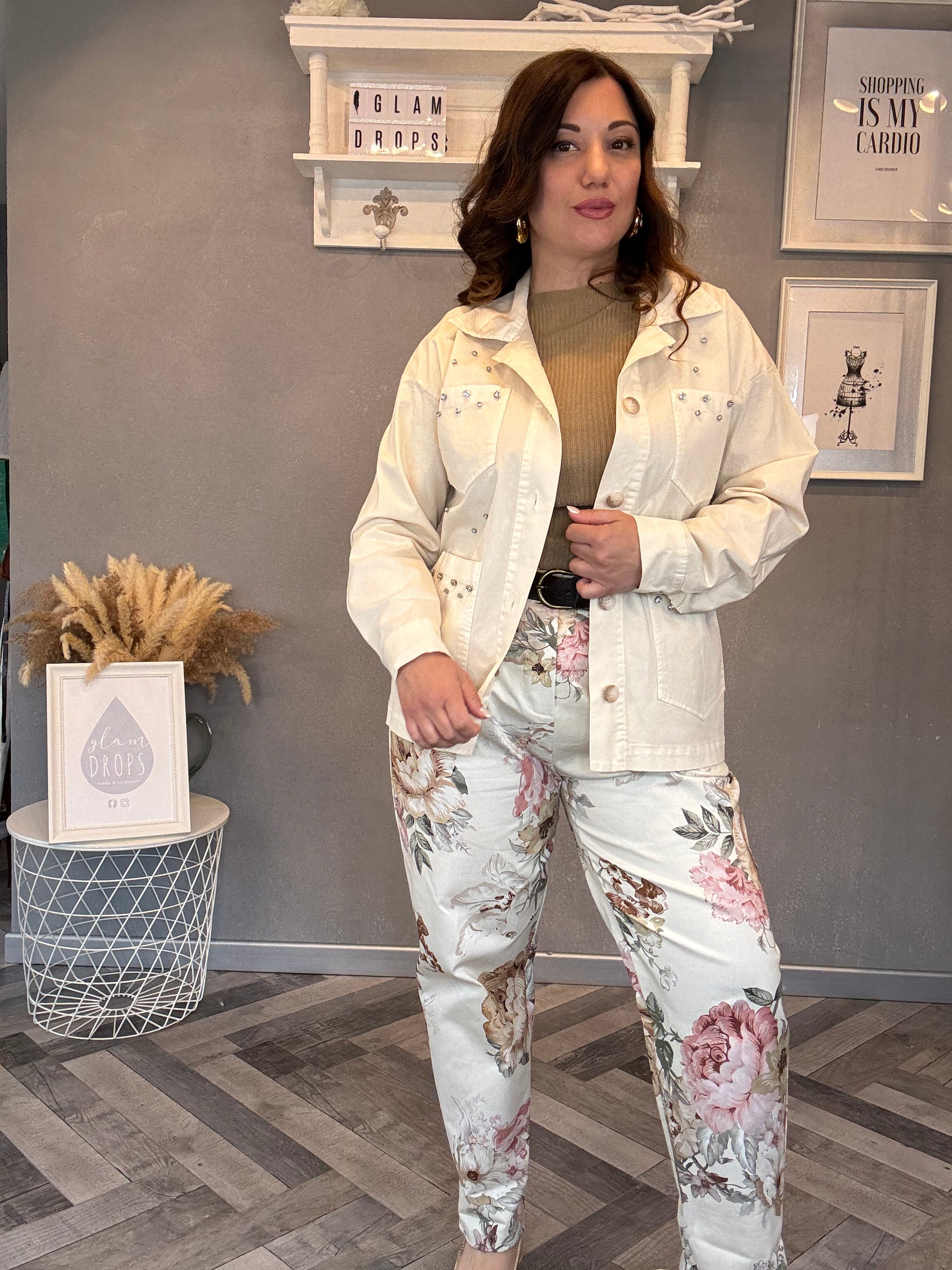 Giacca utility burro con dettagli gioiello