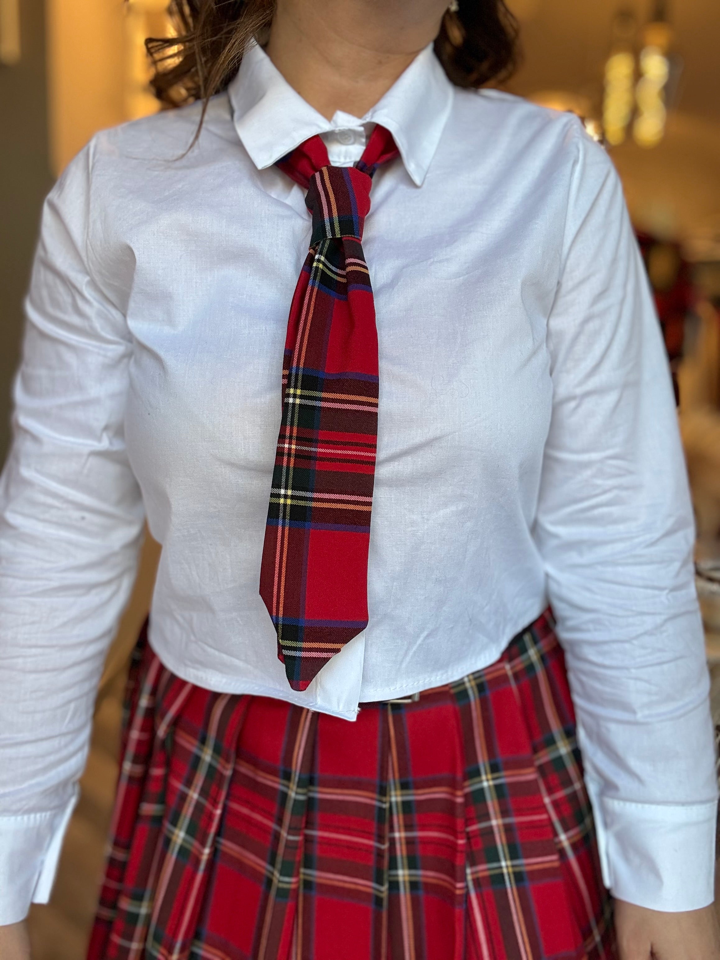 Camicia punto vita con cravatta tartan rossa