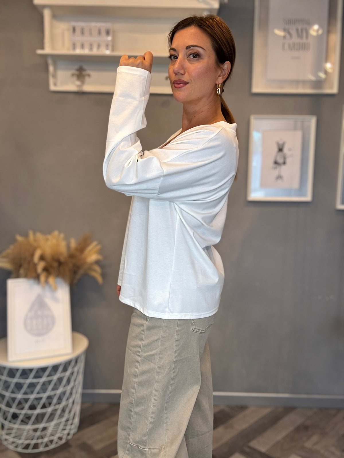 Maglia Essential scollo V bianco