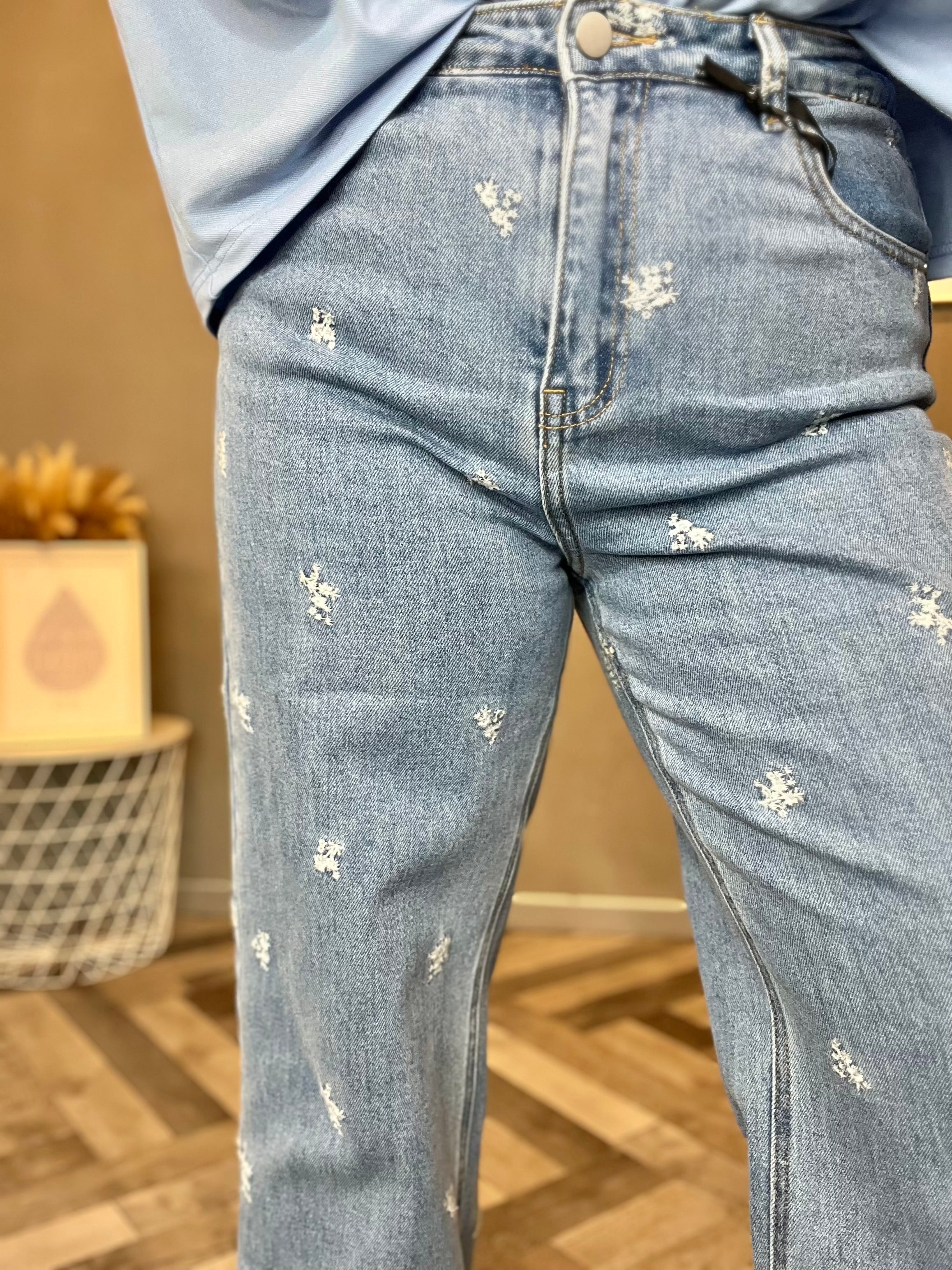 Lumina jeans con ricami floreali