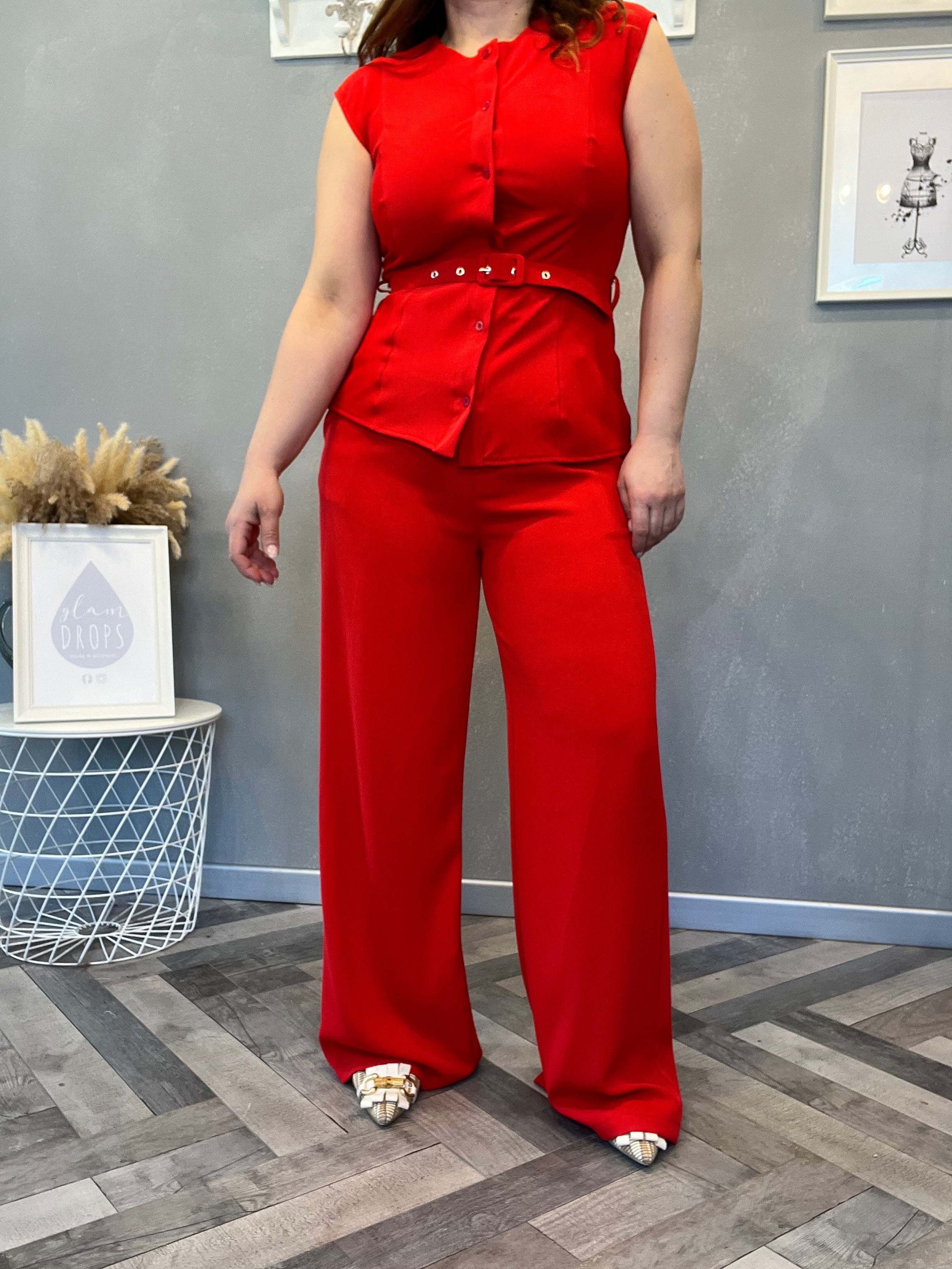 Coordinato smanicato con pantalone palazzo