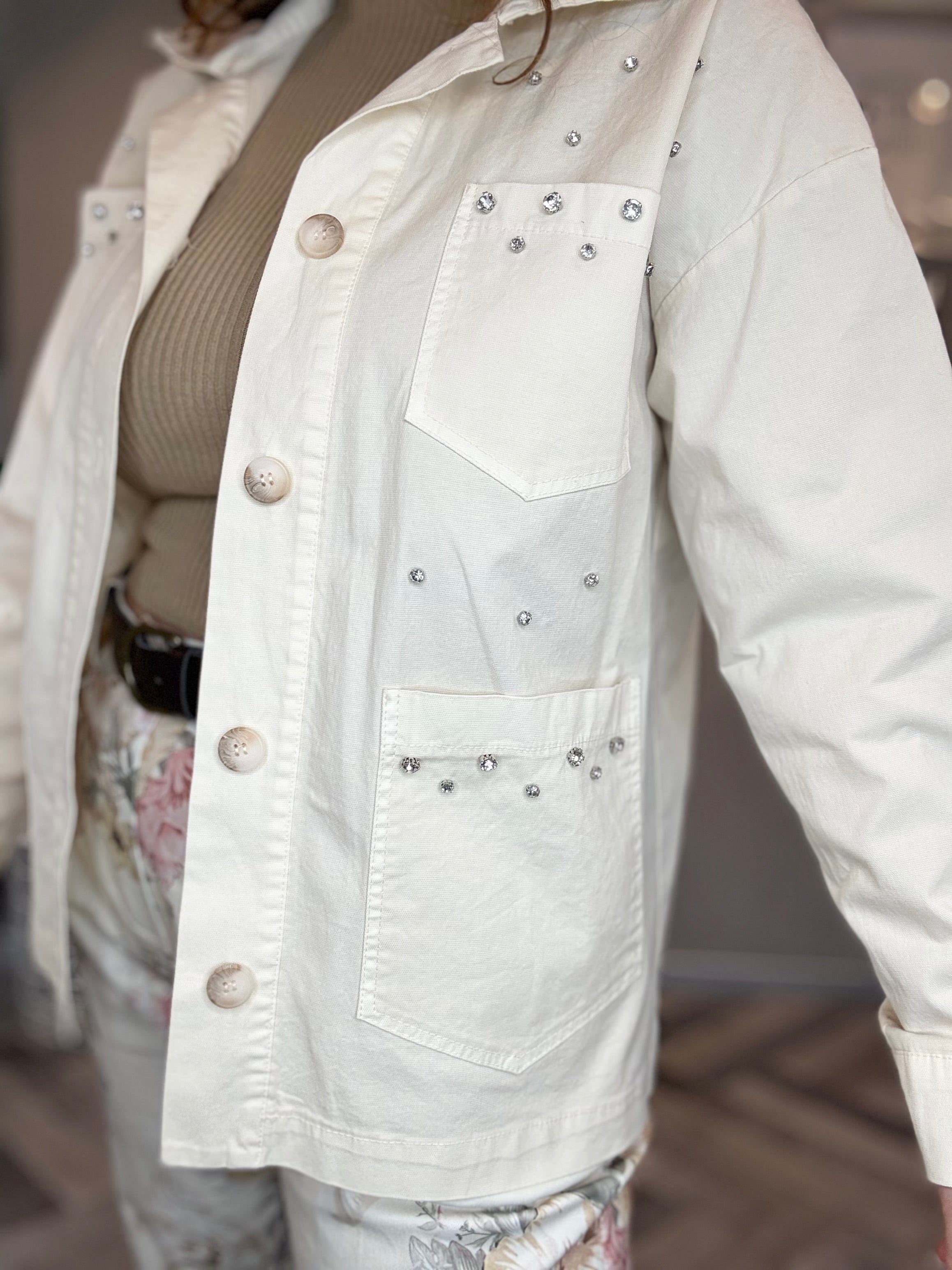 Giacca utility burro con dettagli gioiello