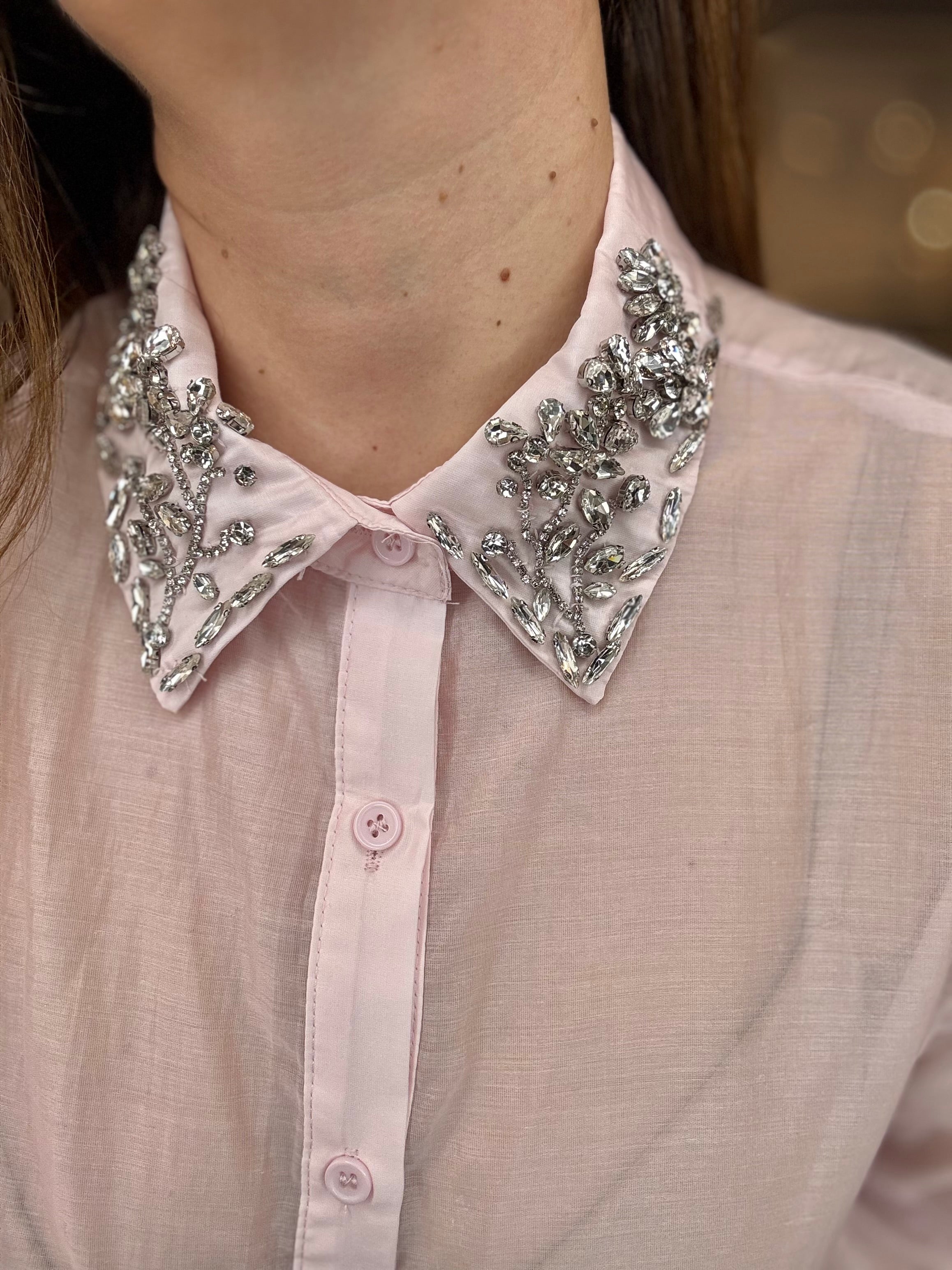 Camicia rosa pastello collo gioiello