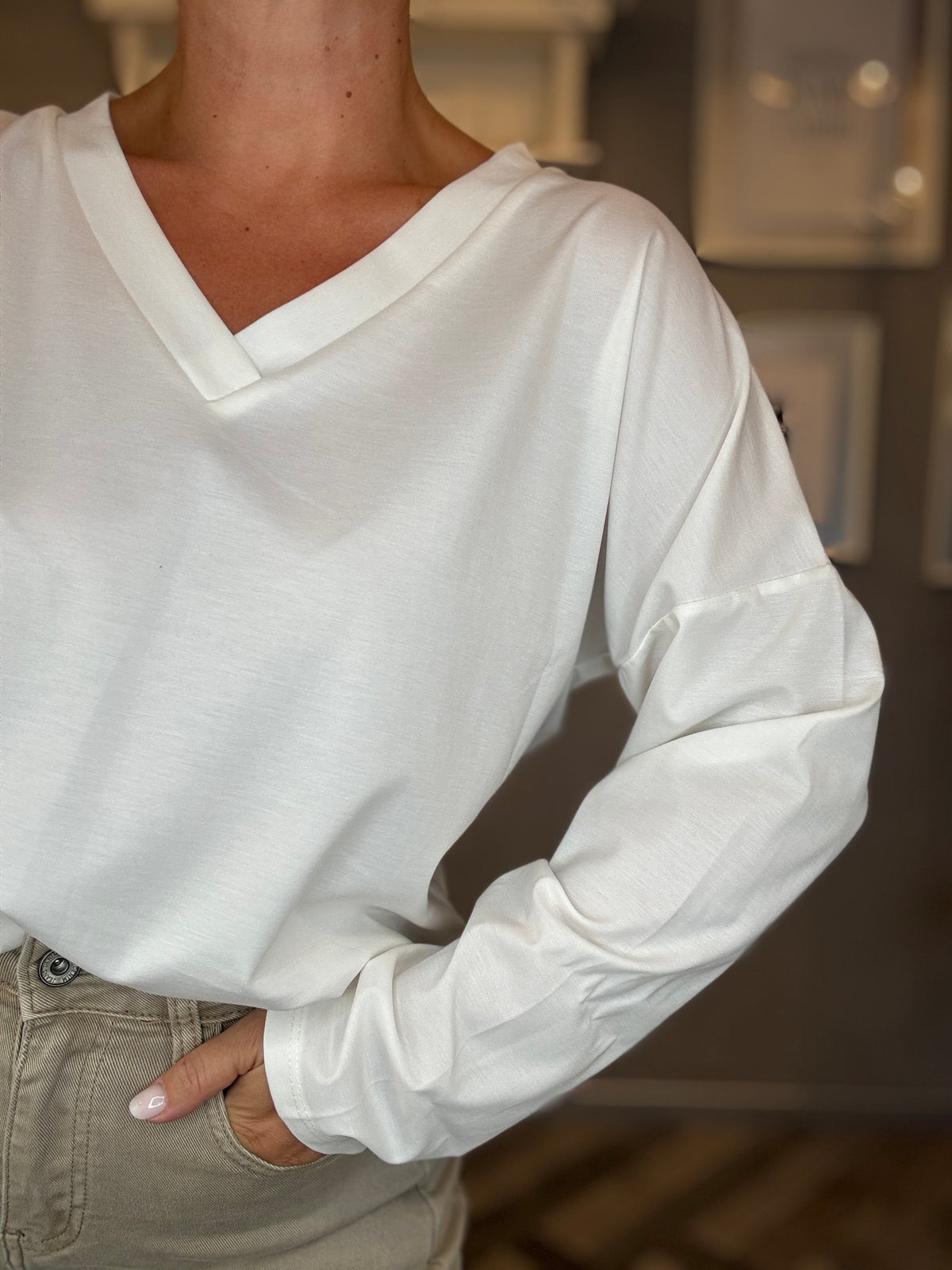 Maglia Essential scollo V bianco