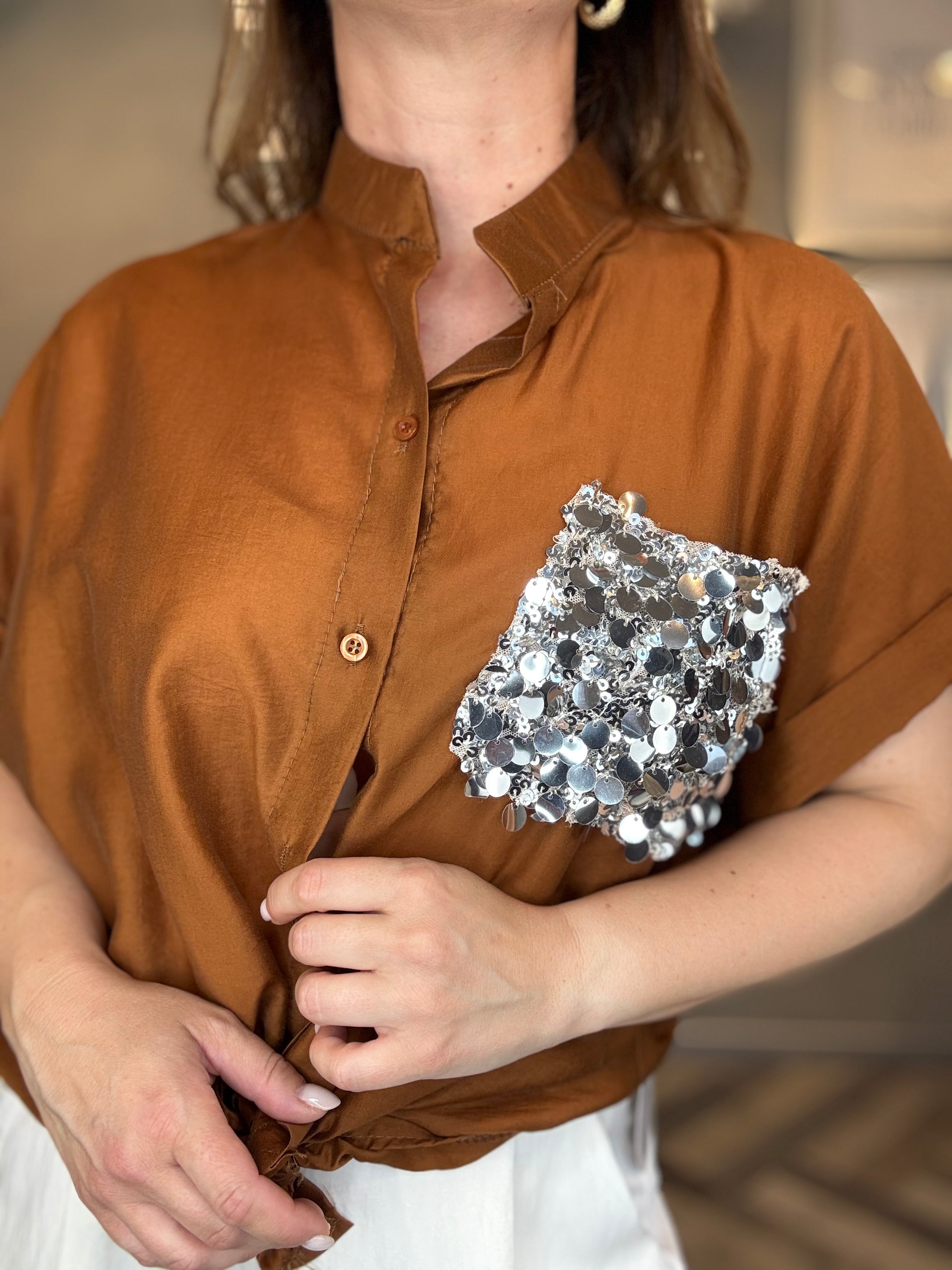 Camicia cuoio con tasca paillettes