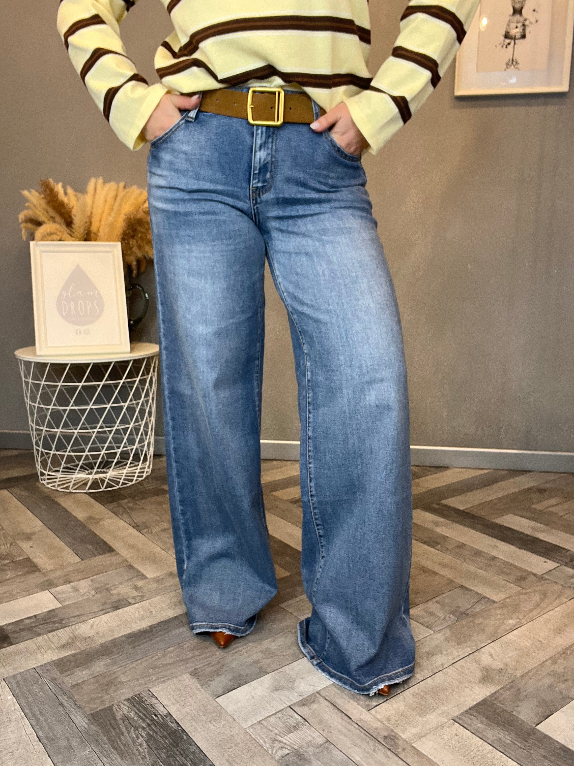 Jeans relax fit con cintura