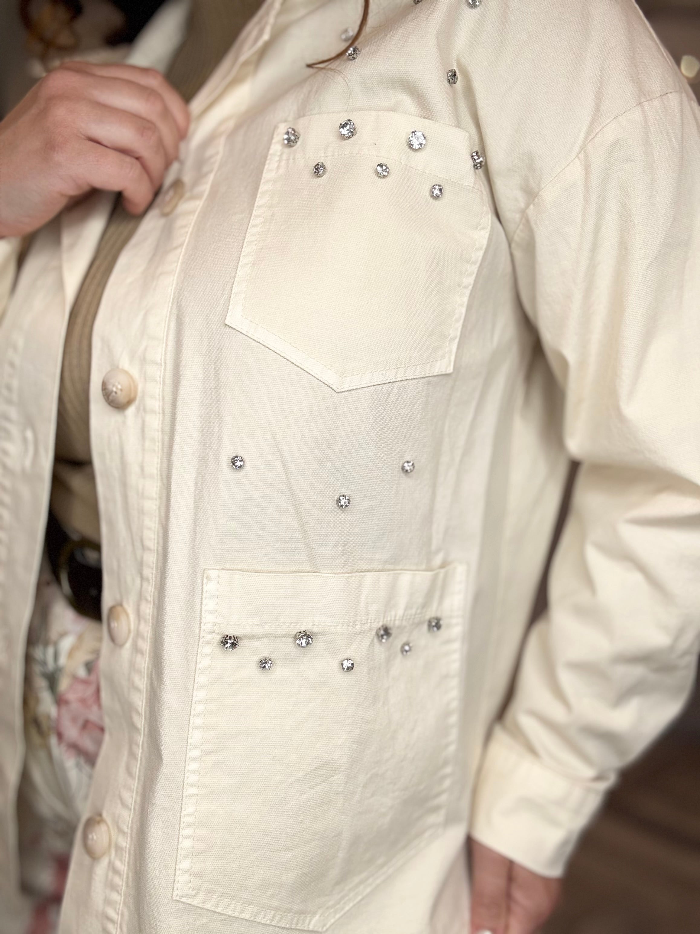 Giacca utility burro con dettagli gioiello