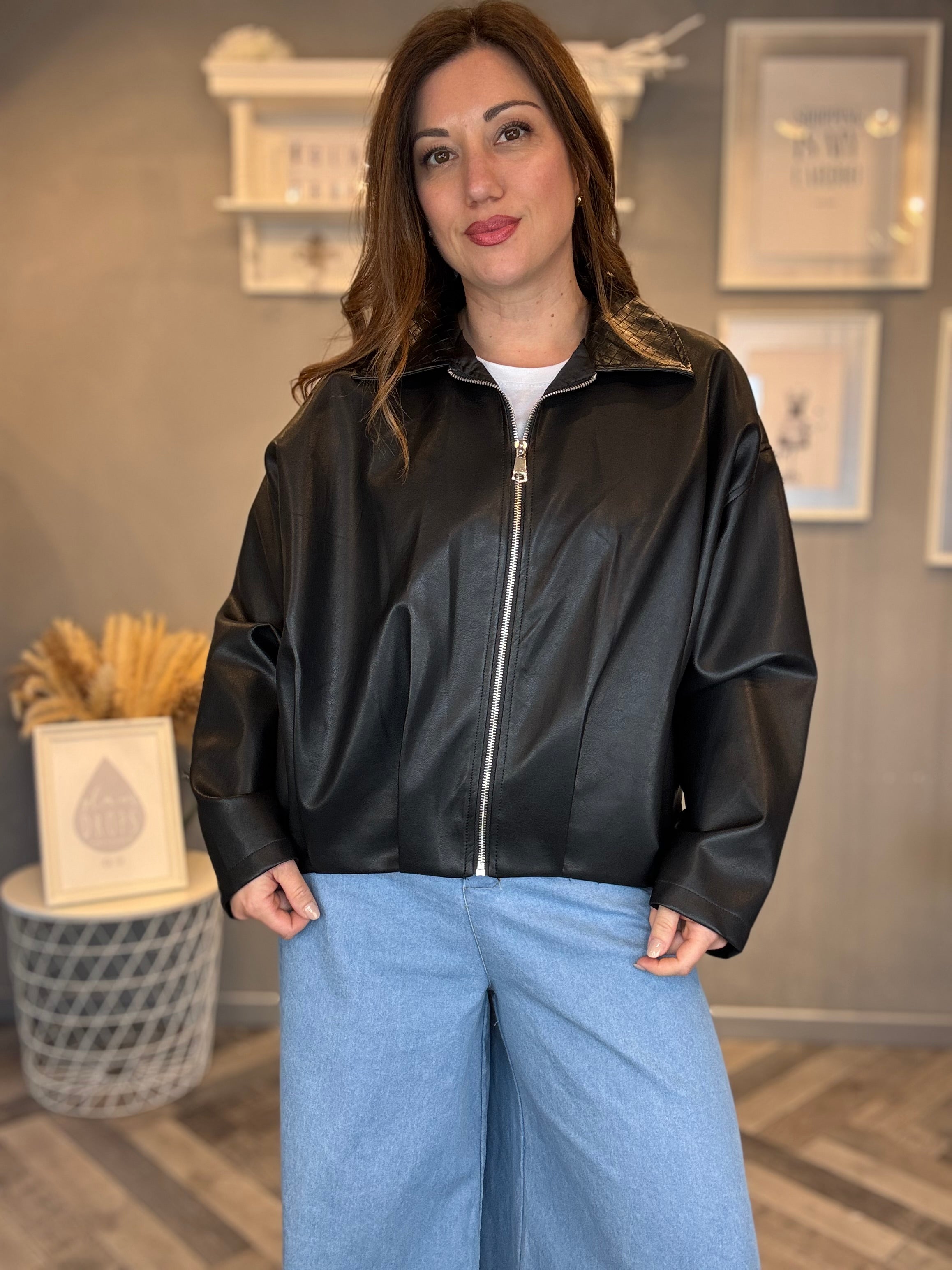 Bomber ecopelle collo intrecciato nero