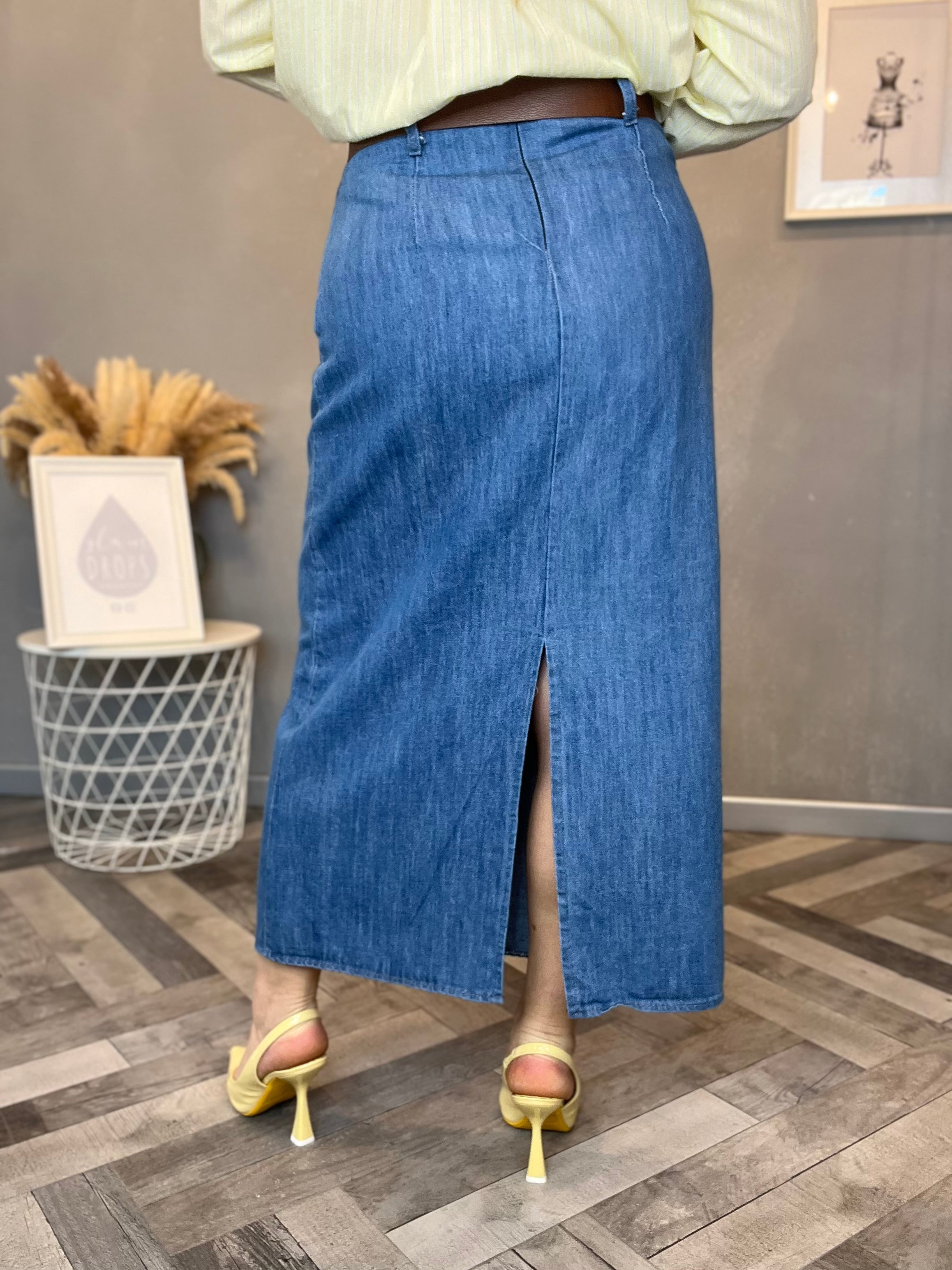 Gonna midi in denim con cintura