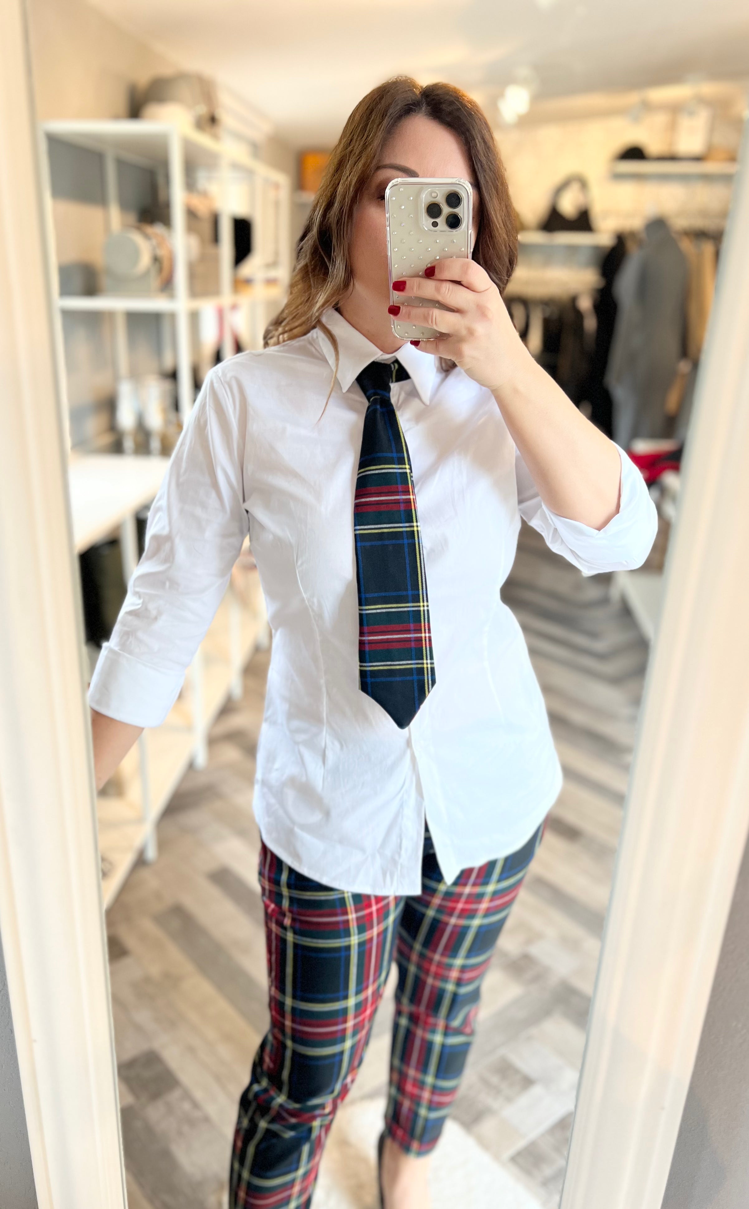 Camicia con cravatta tartan nera