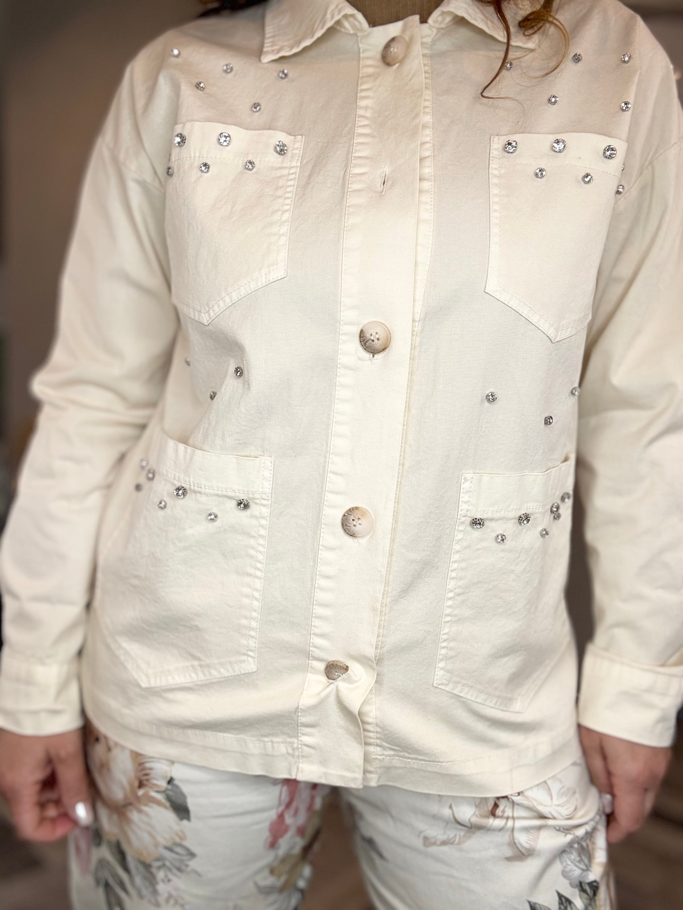 Giacca utility burro con dettagli gioiello