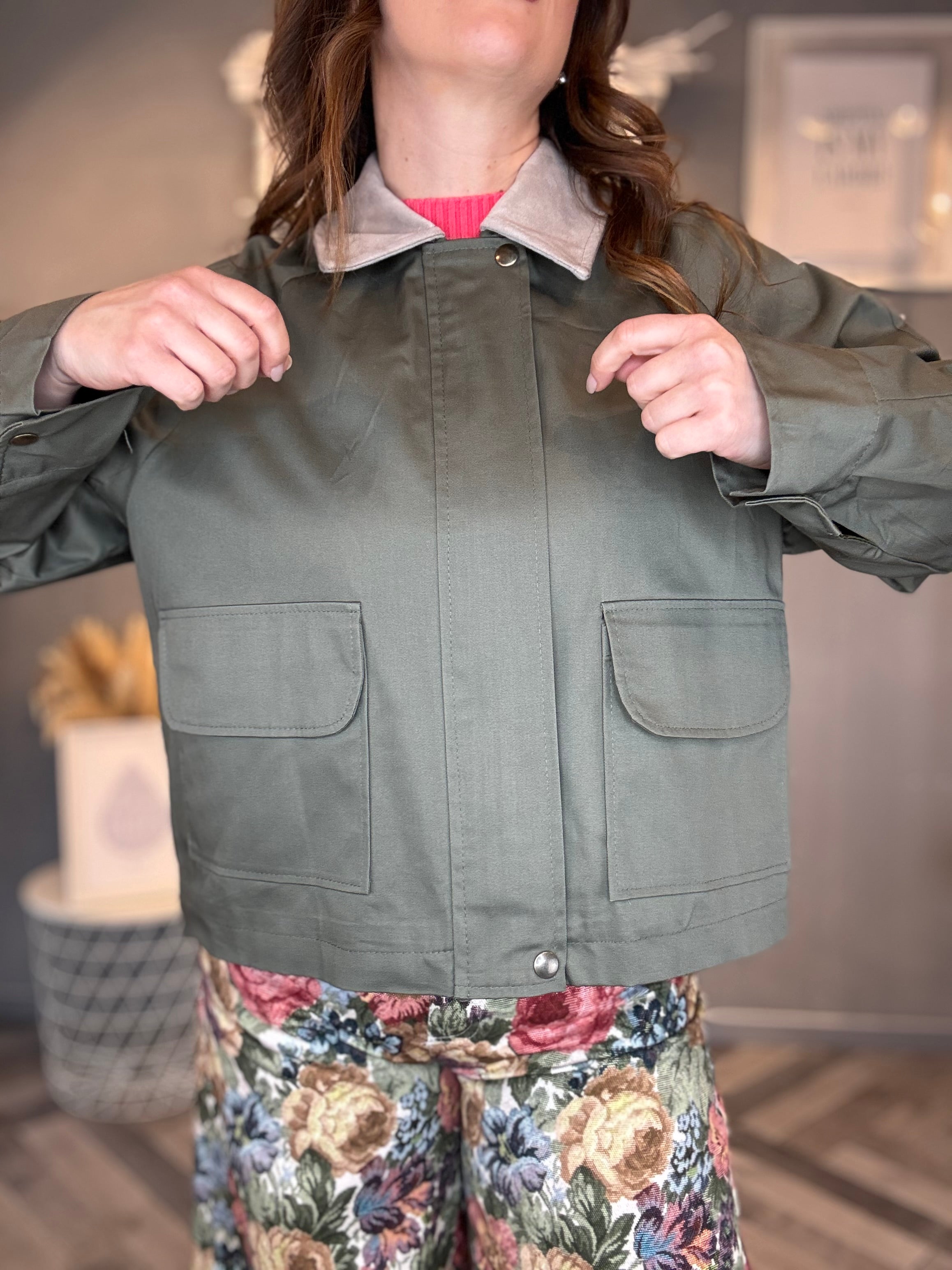 Bomber militare con colletto eco suede sabbia