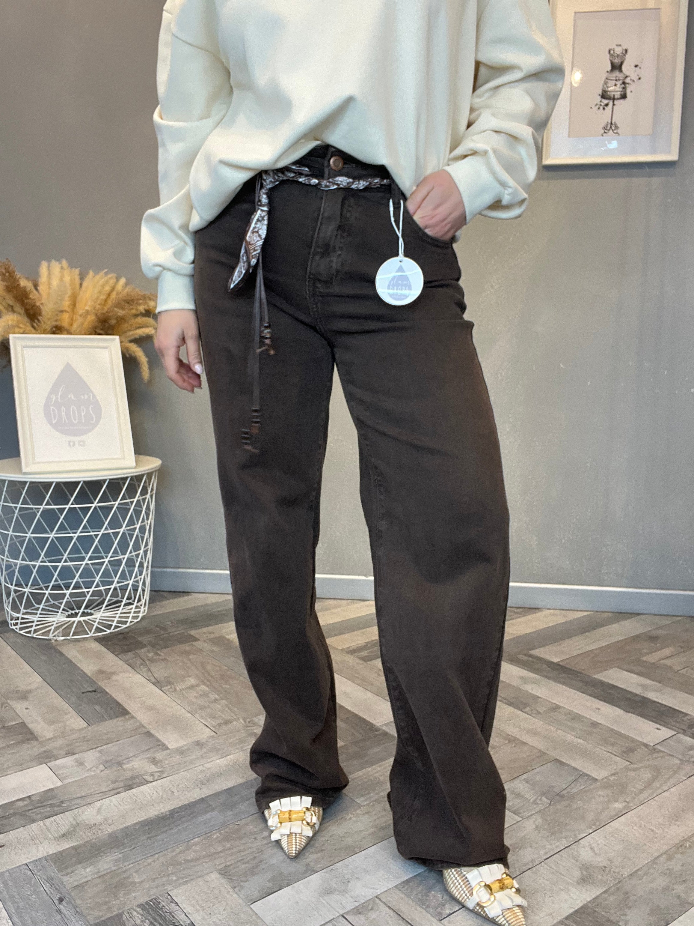 Jeans wide leg moro con cintura fantasia