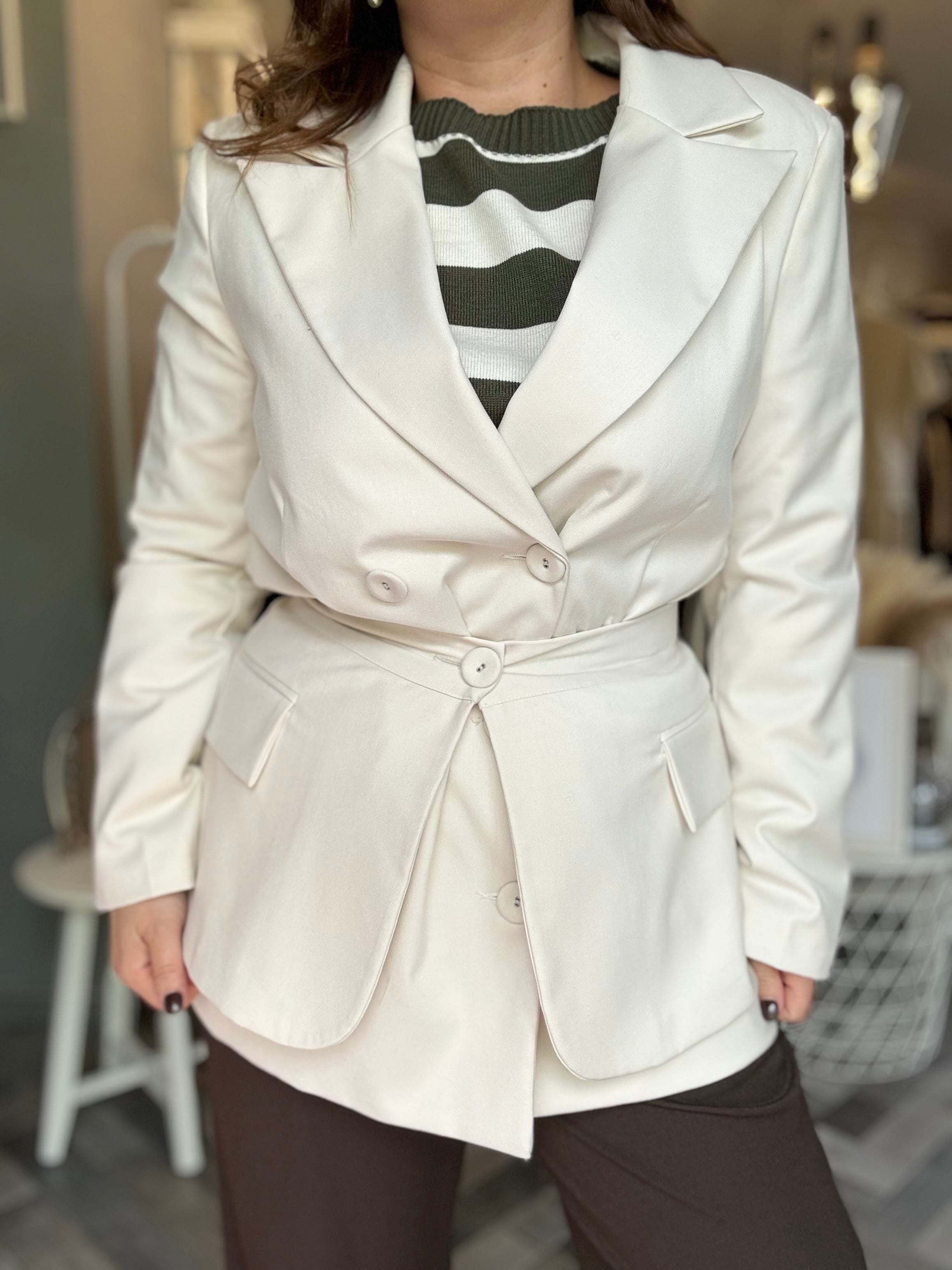 The Lulù blazer con gonnellino