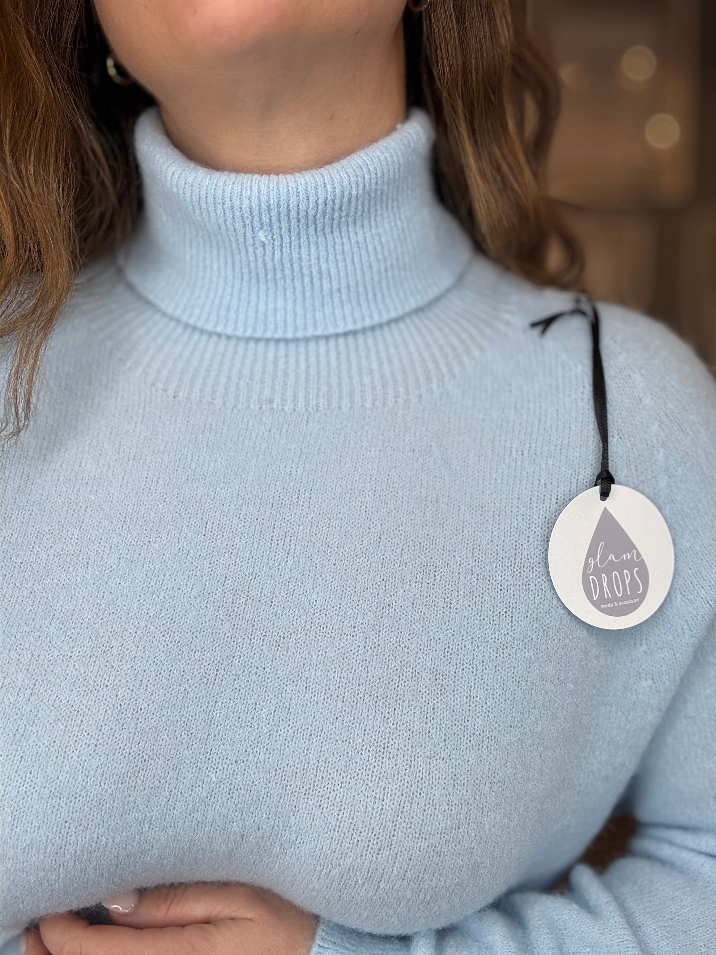 Maglione collo alto celeste