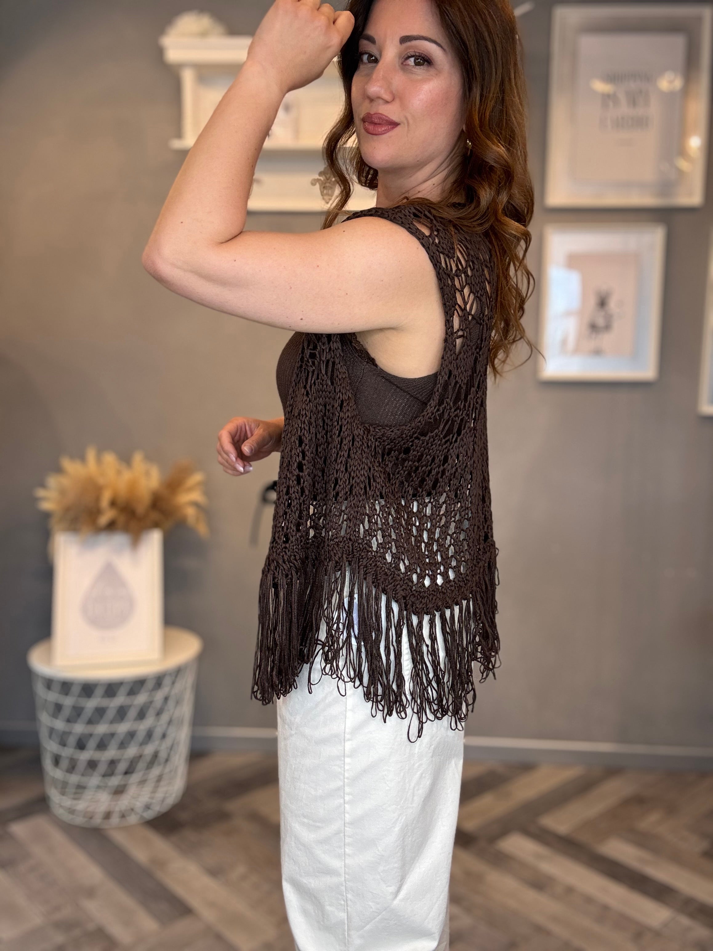 Gilet traforato con frange moro