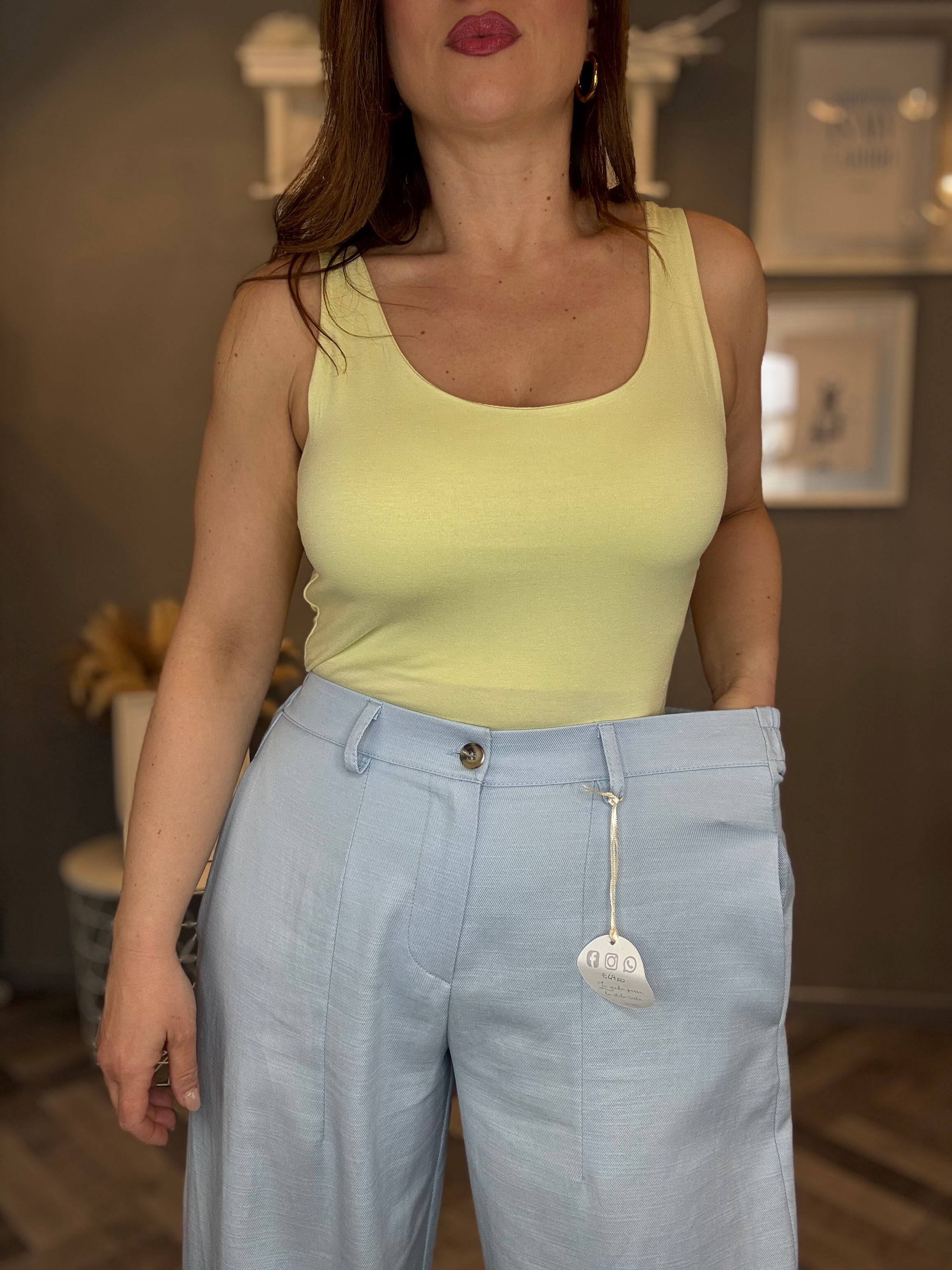 Pantalone egg fit celeste