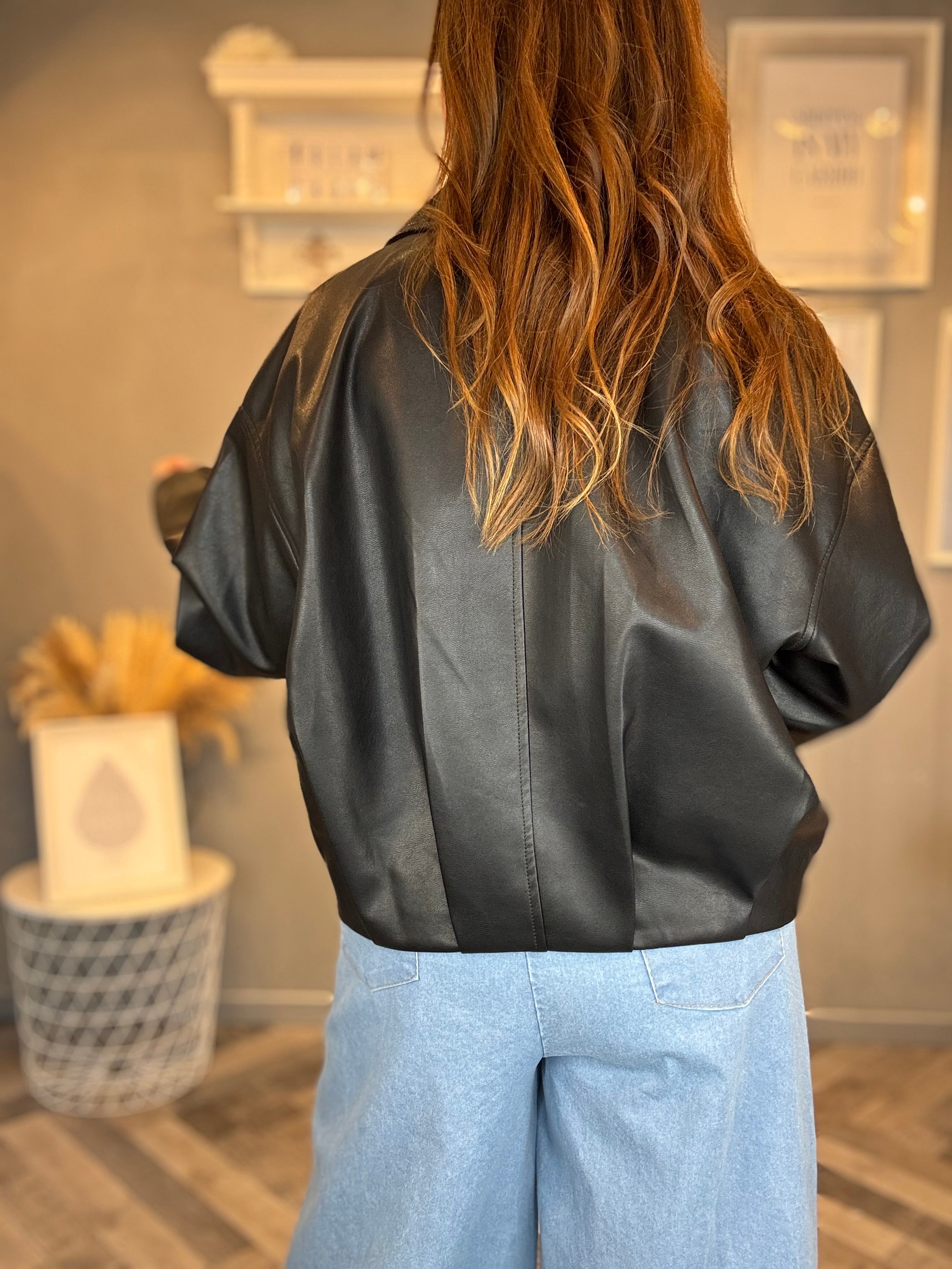Bomber ecopelle collo intrecciato nero