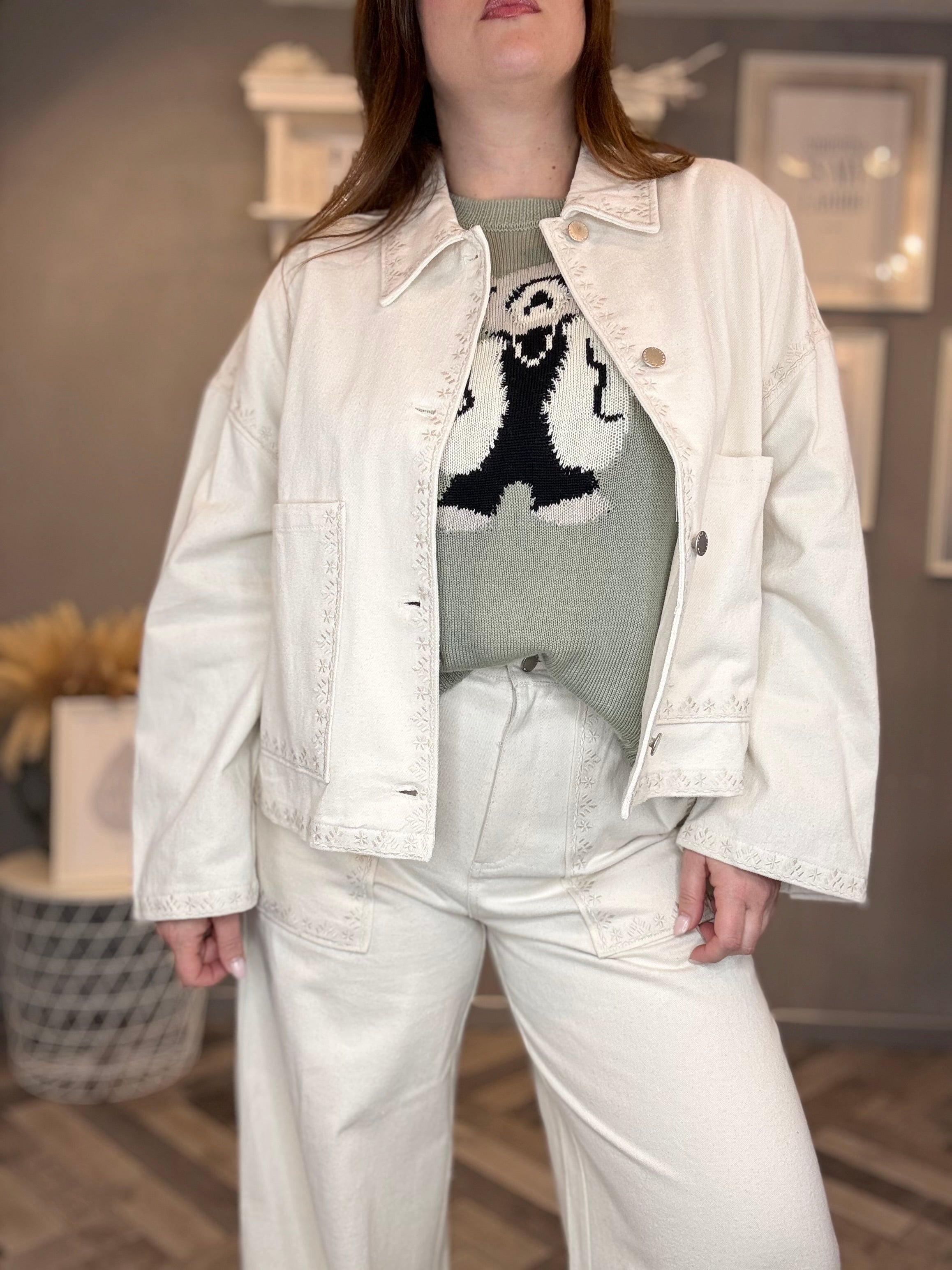 Maglioncino verde salvia con orsetto burro