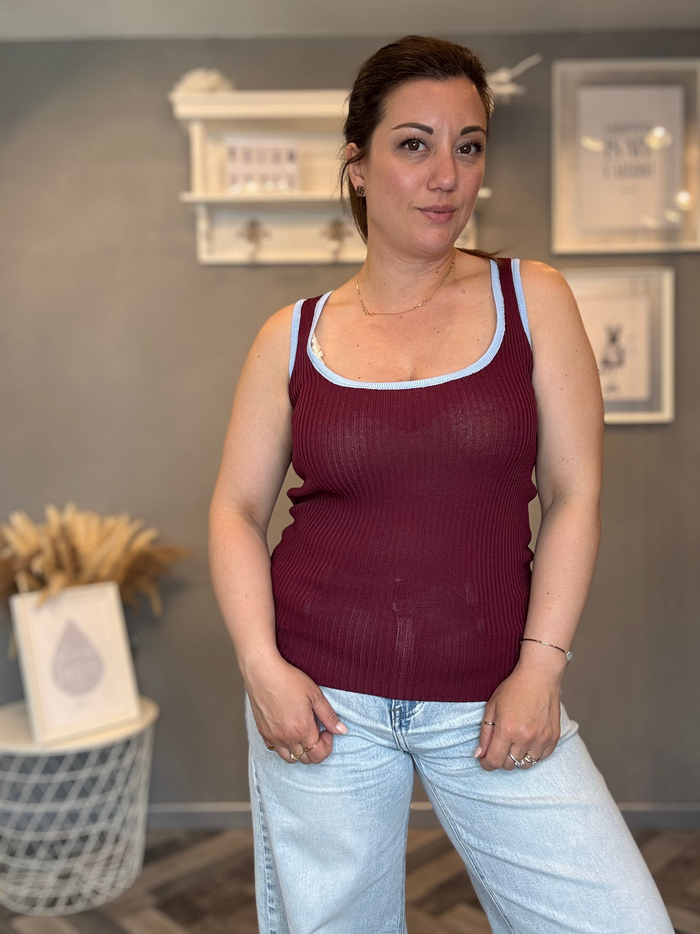 Top a costine con bordo a contrasto