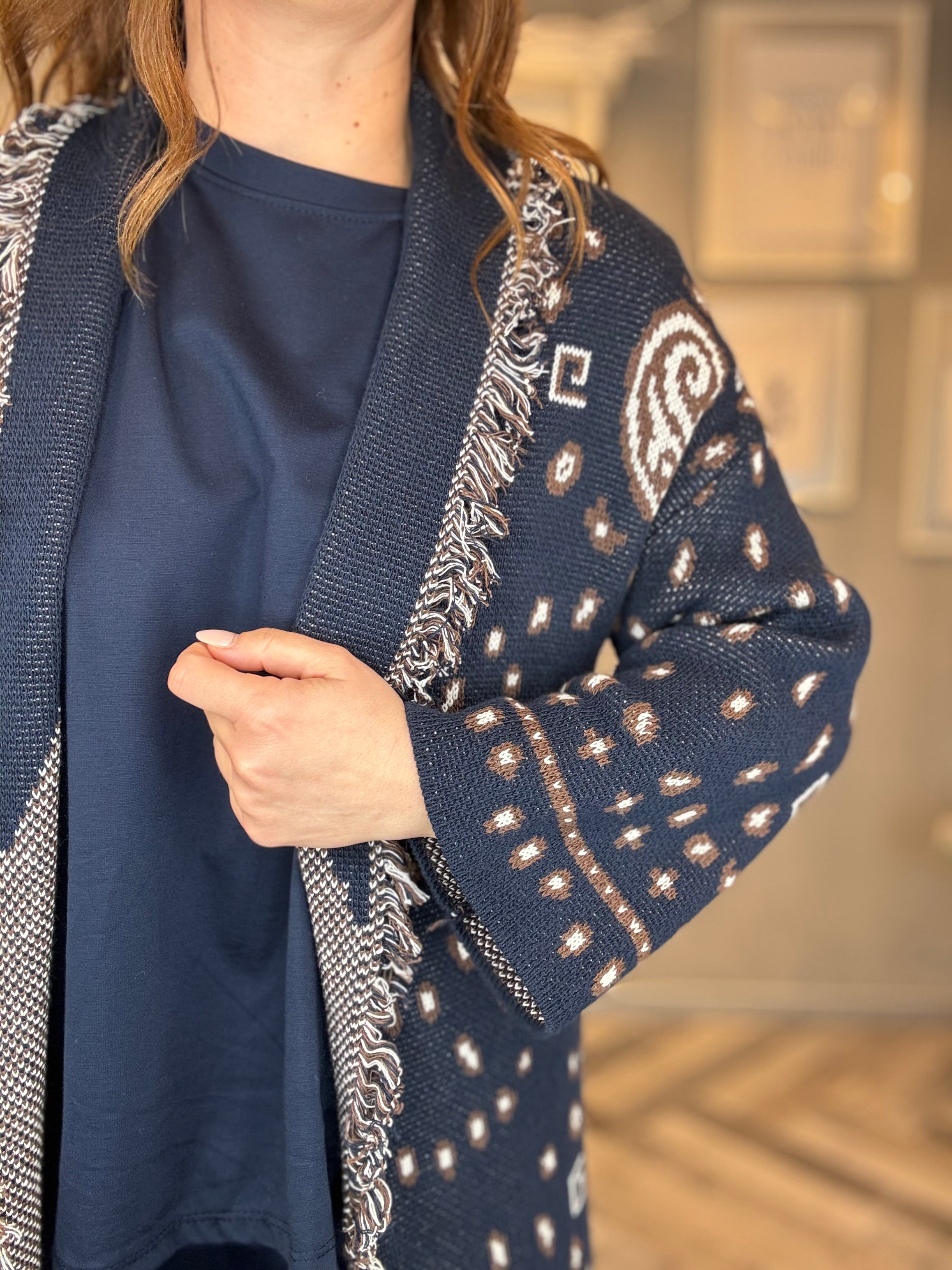 Cardigan jacquard blu con frange