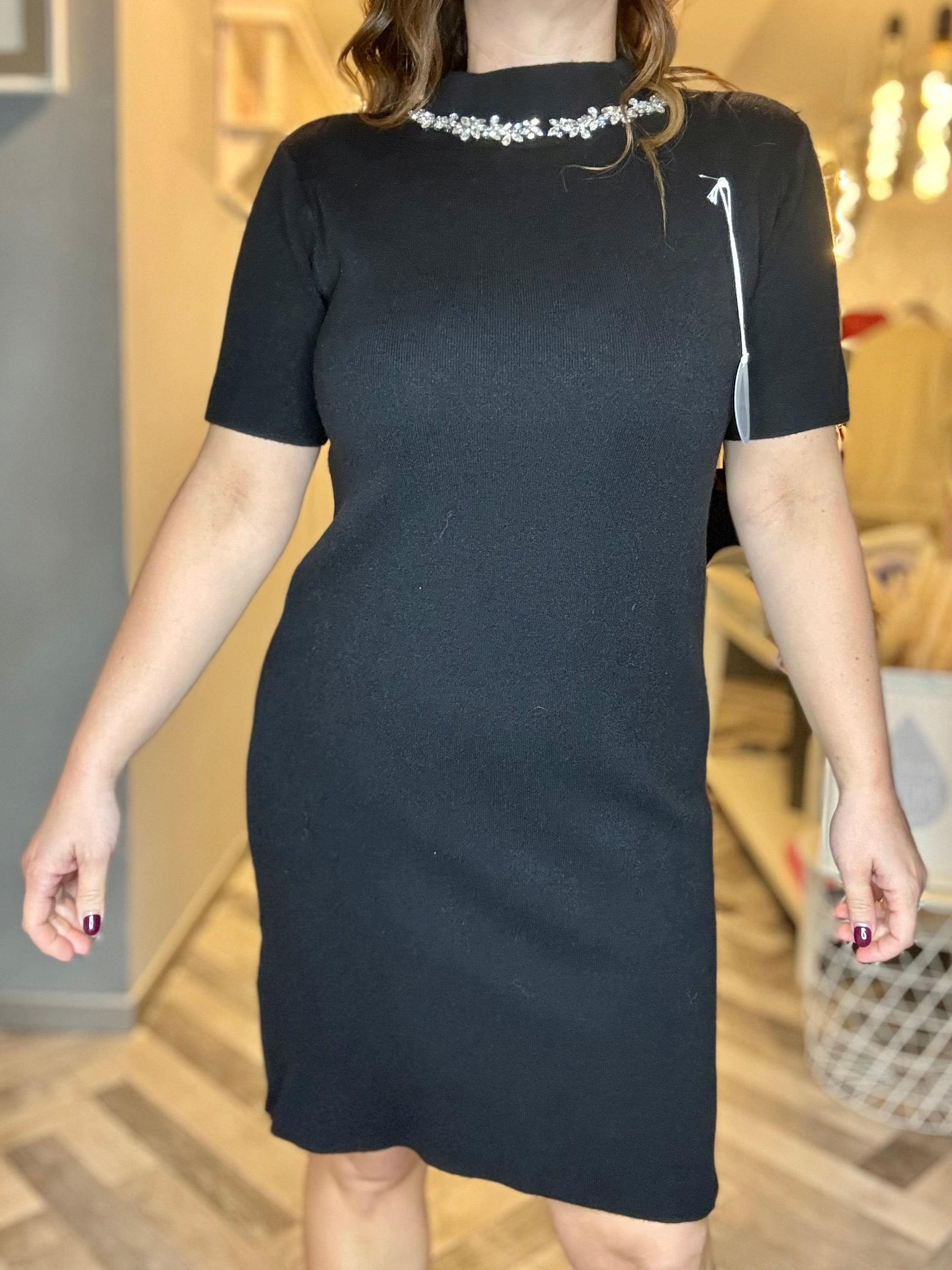 Abito punto Milano cabochon al collo